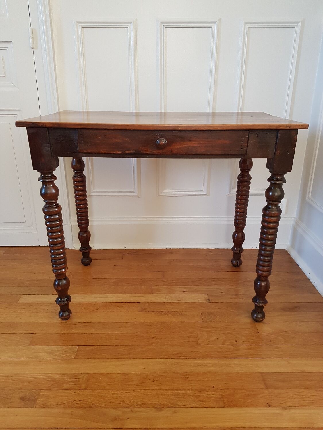 Table with turned legs