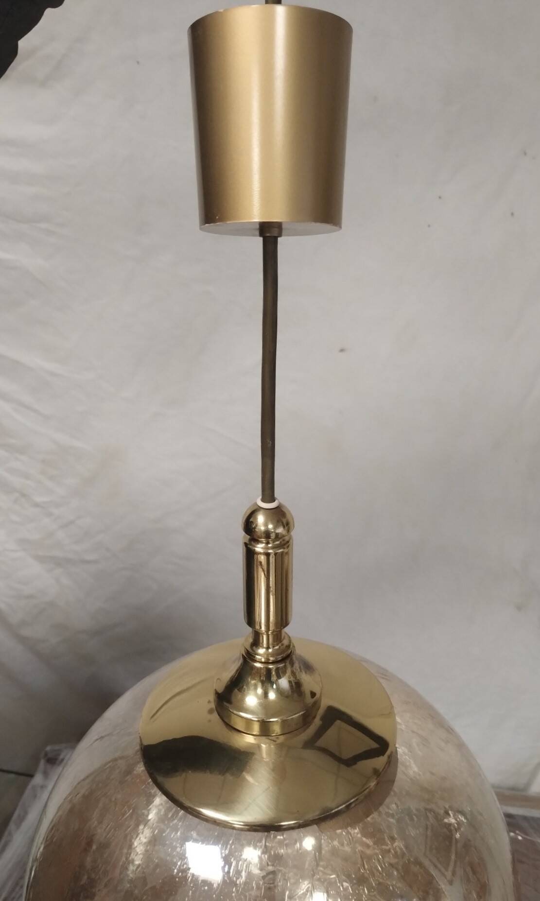 Smoked glass sphere suspension