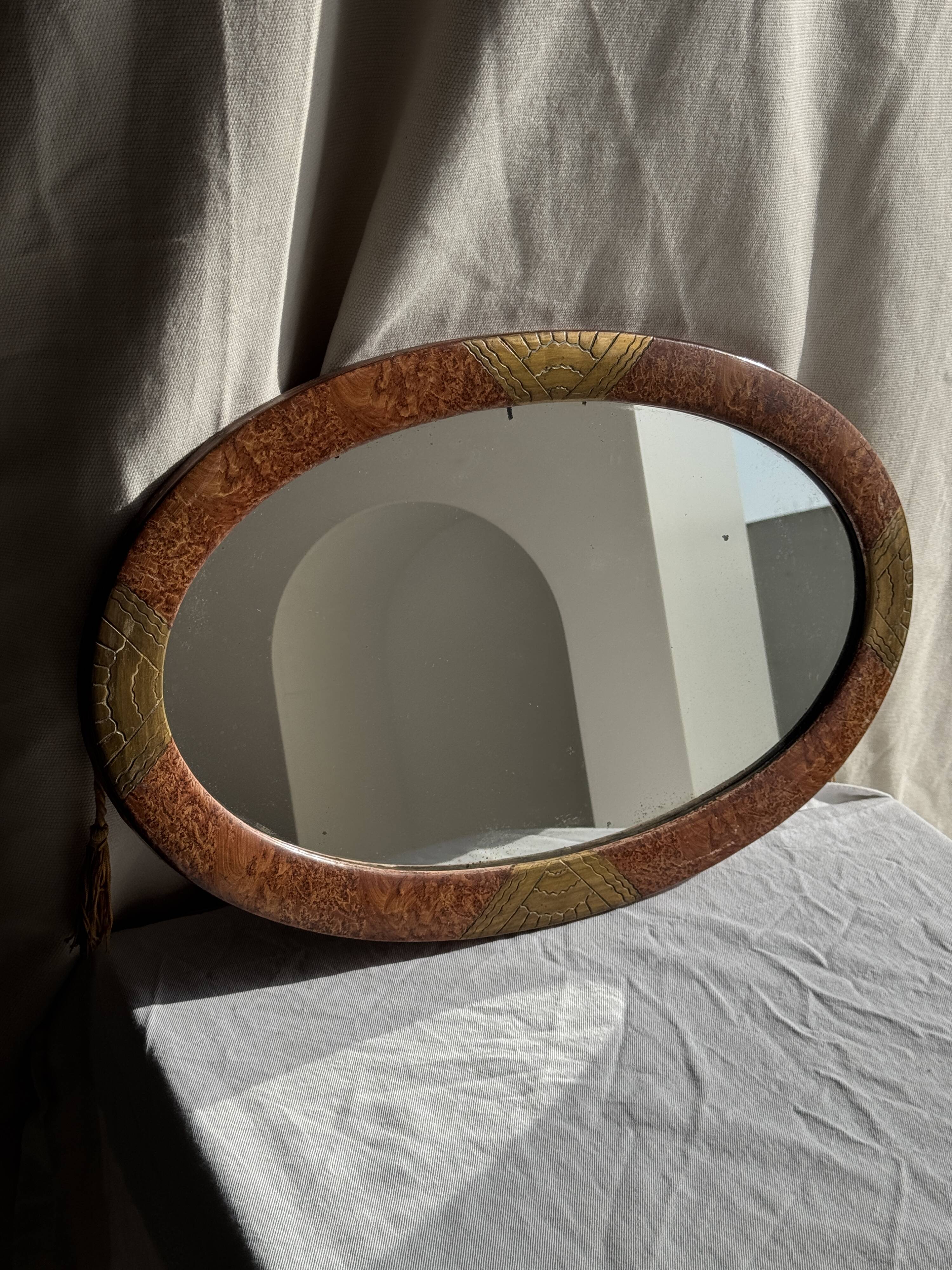 Small oval Art Deco mirror in brown and gold 33x54.