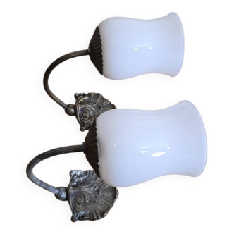 Paire d'appliques murale en opaline blanche en col de cygne