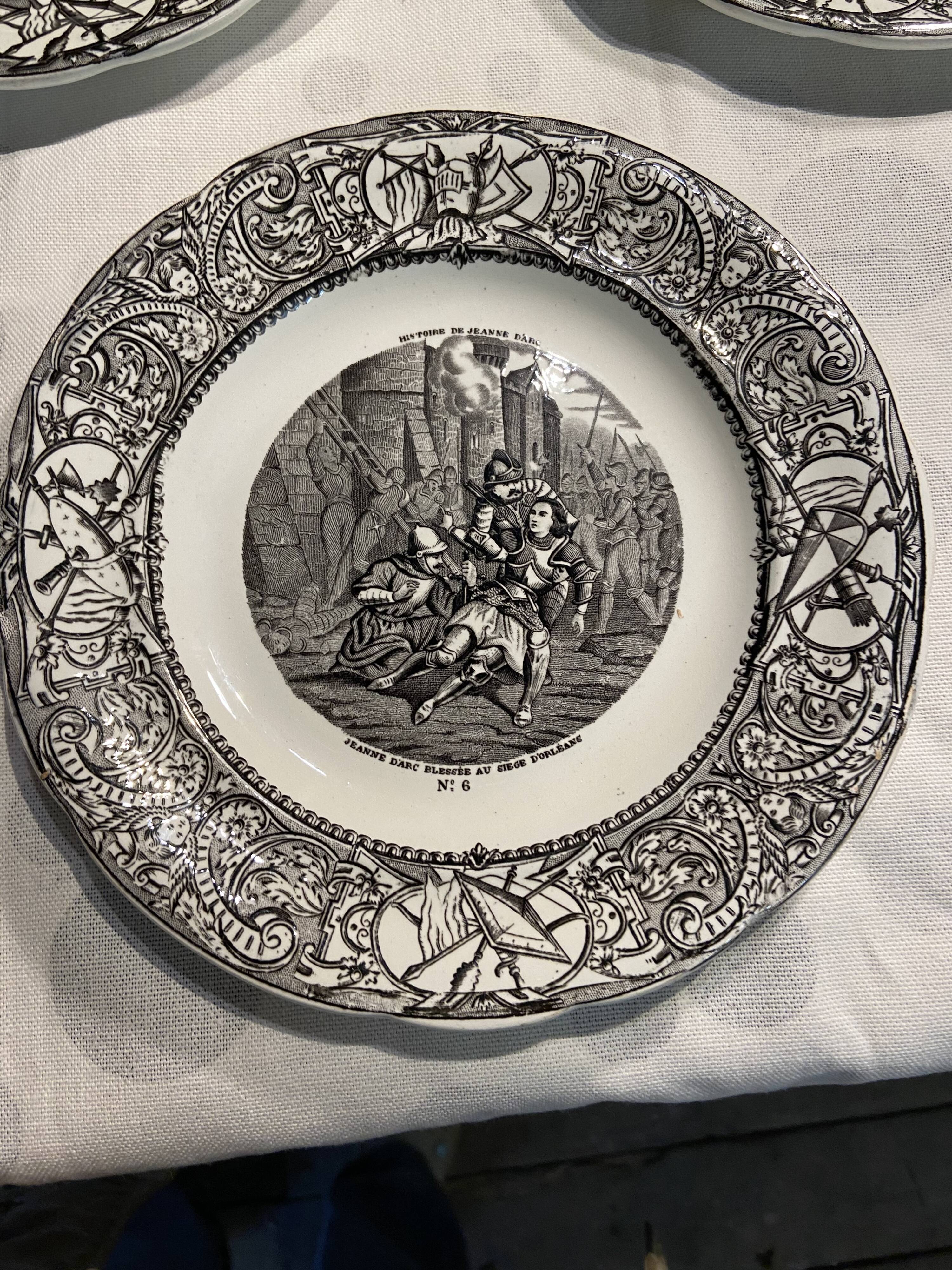 Lot of 5 Gien plates on the story of Joan of Arc