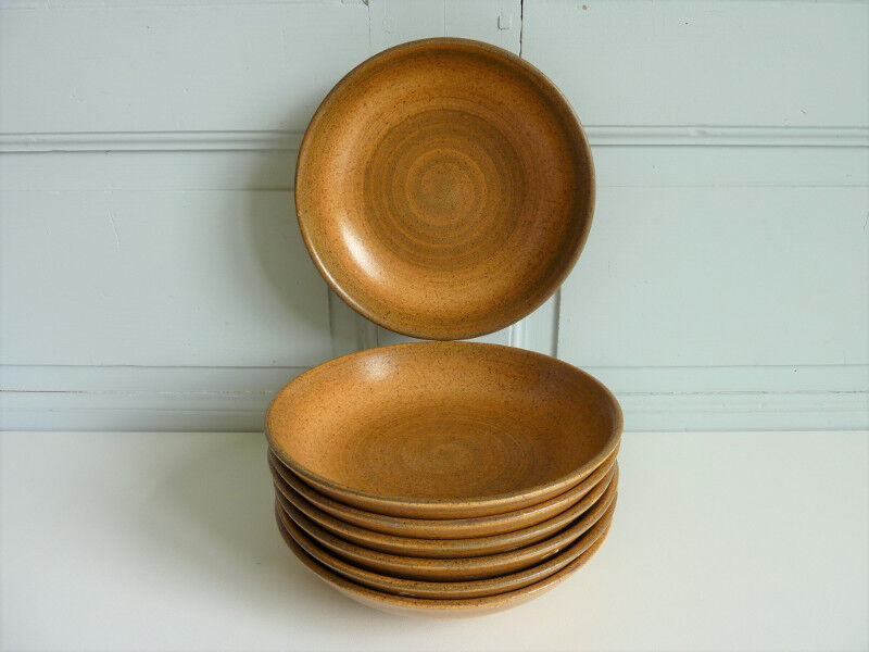 Longchamp hollow plates in Sandstone