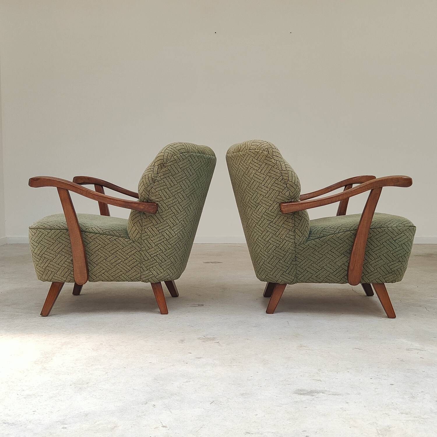 Paire de fauteuils Halabala vert par Druzba Bratislava B-609 année 59