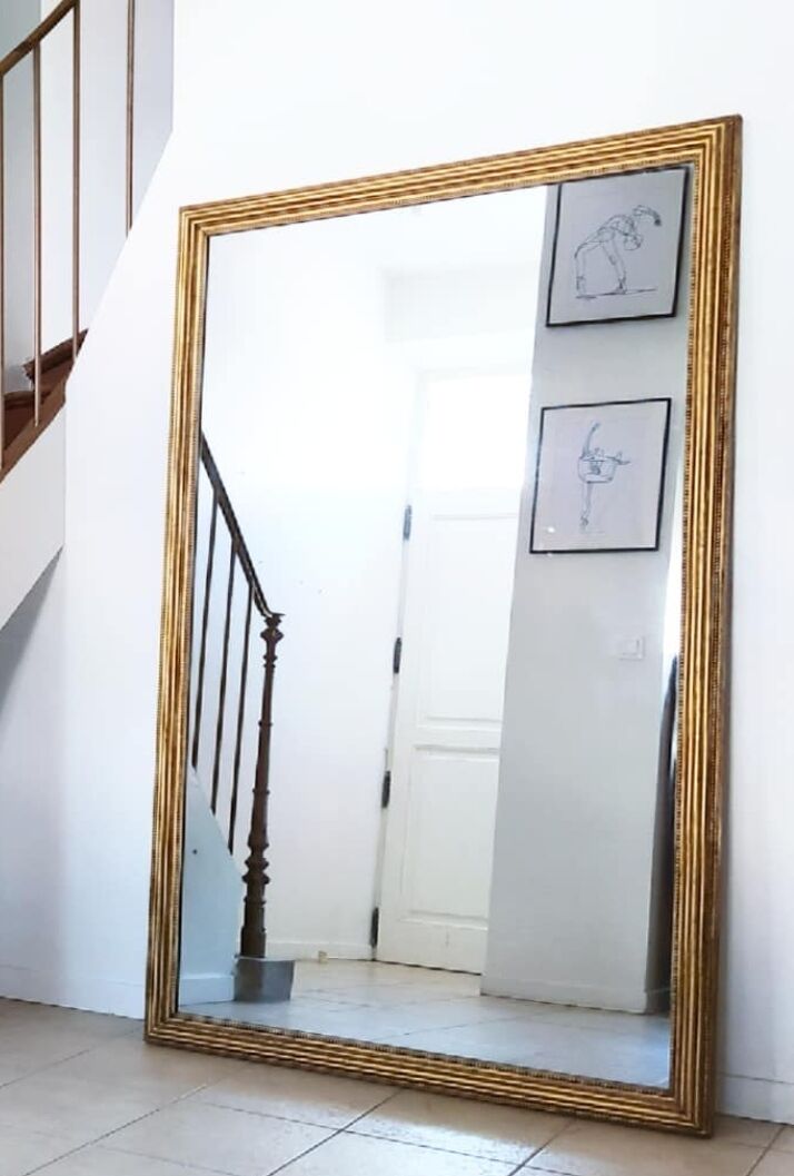 Mirror to the sheet of the nineteenth century