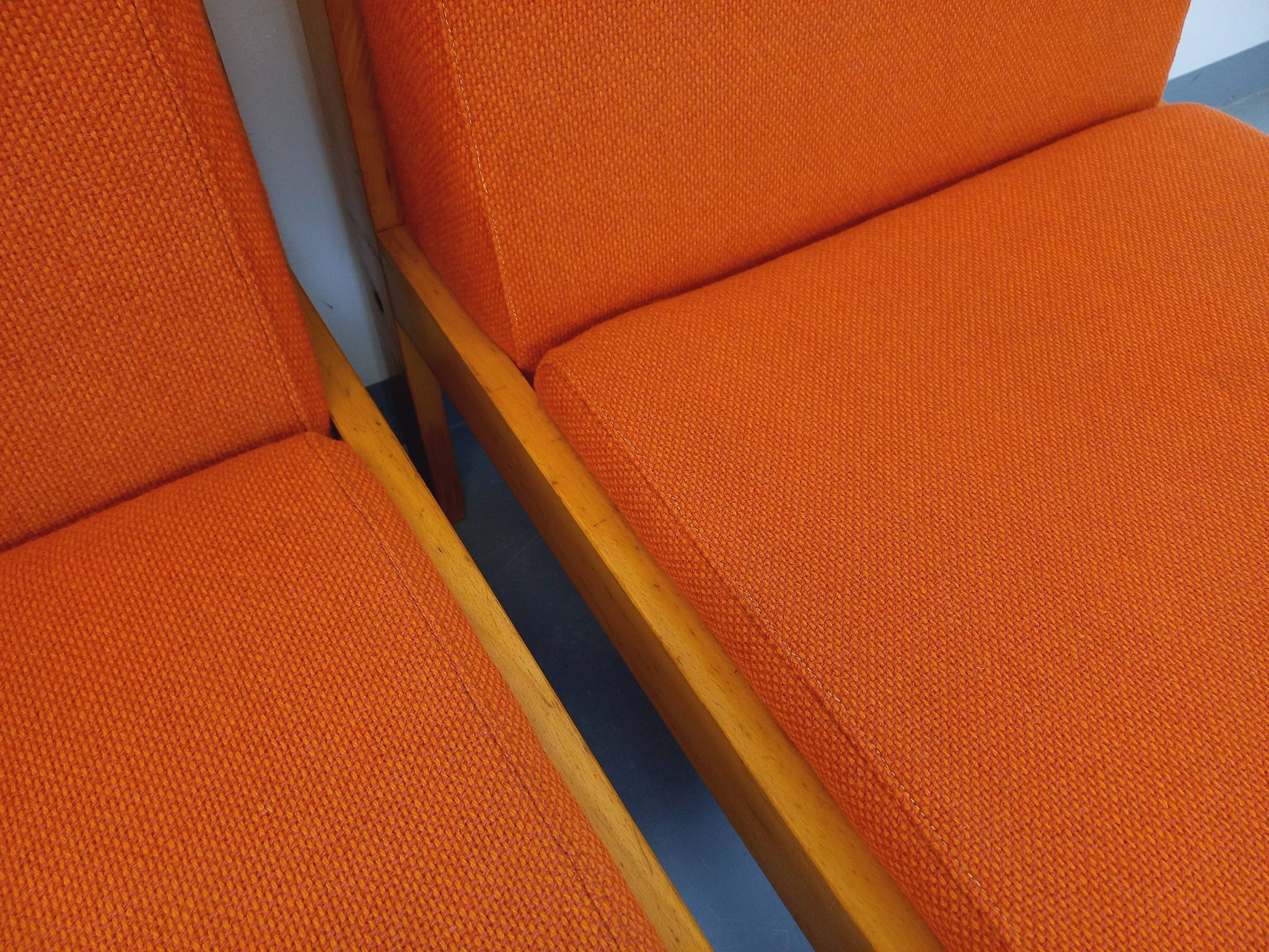 Set of 2 vintage Baumann armchairs in orange fabric and wood from the 80s