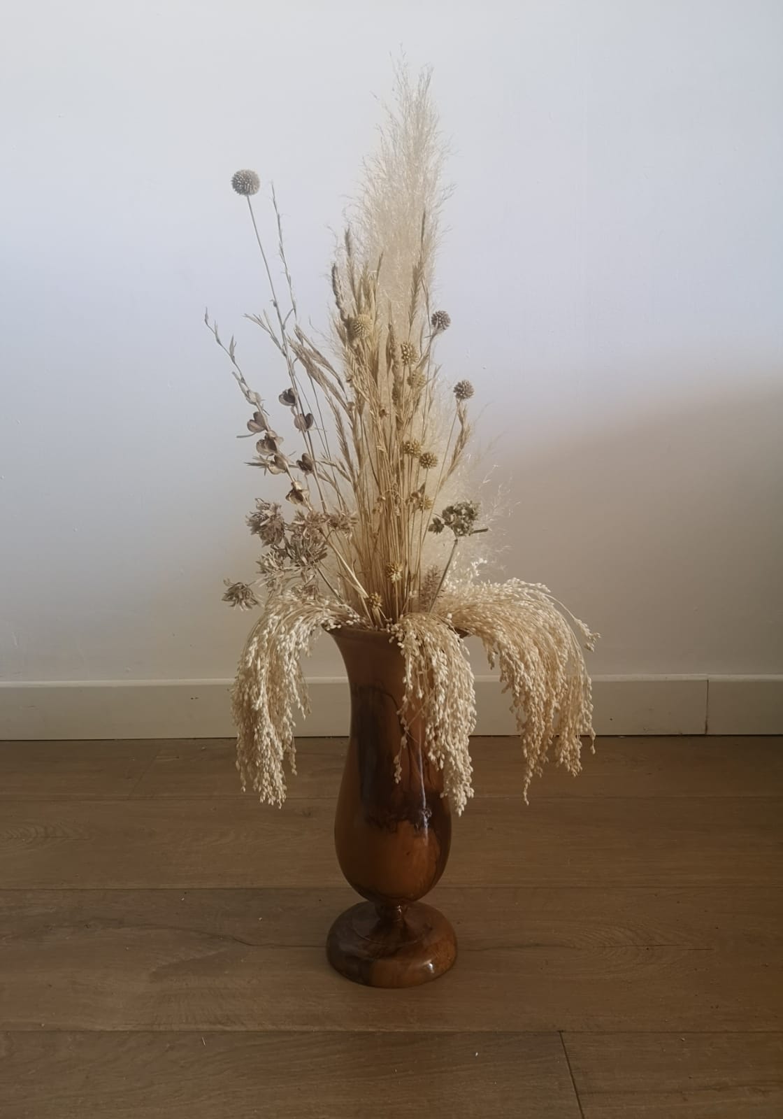 Vase style Médicis en bois d'olivier