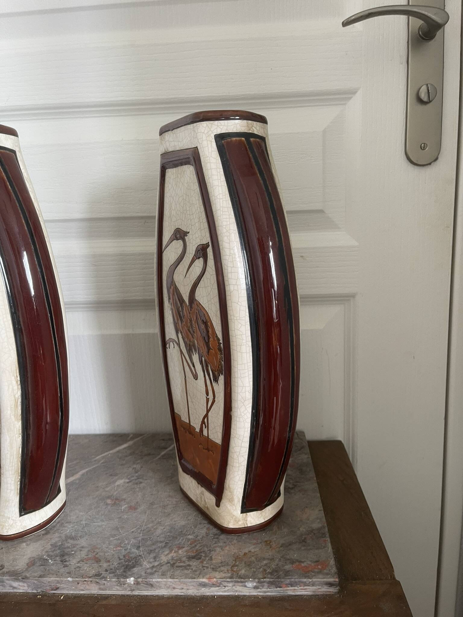Paire de vases en céramique craquelée Art déco décor échassier Keralouve la Louvière