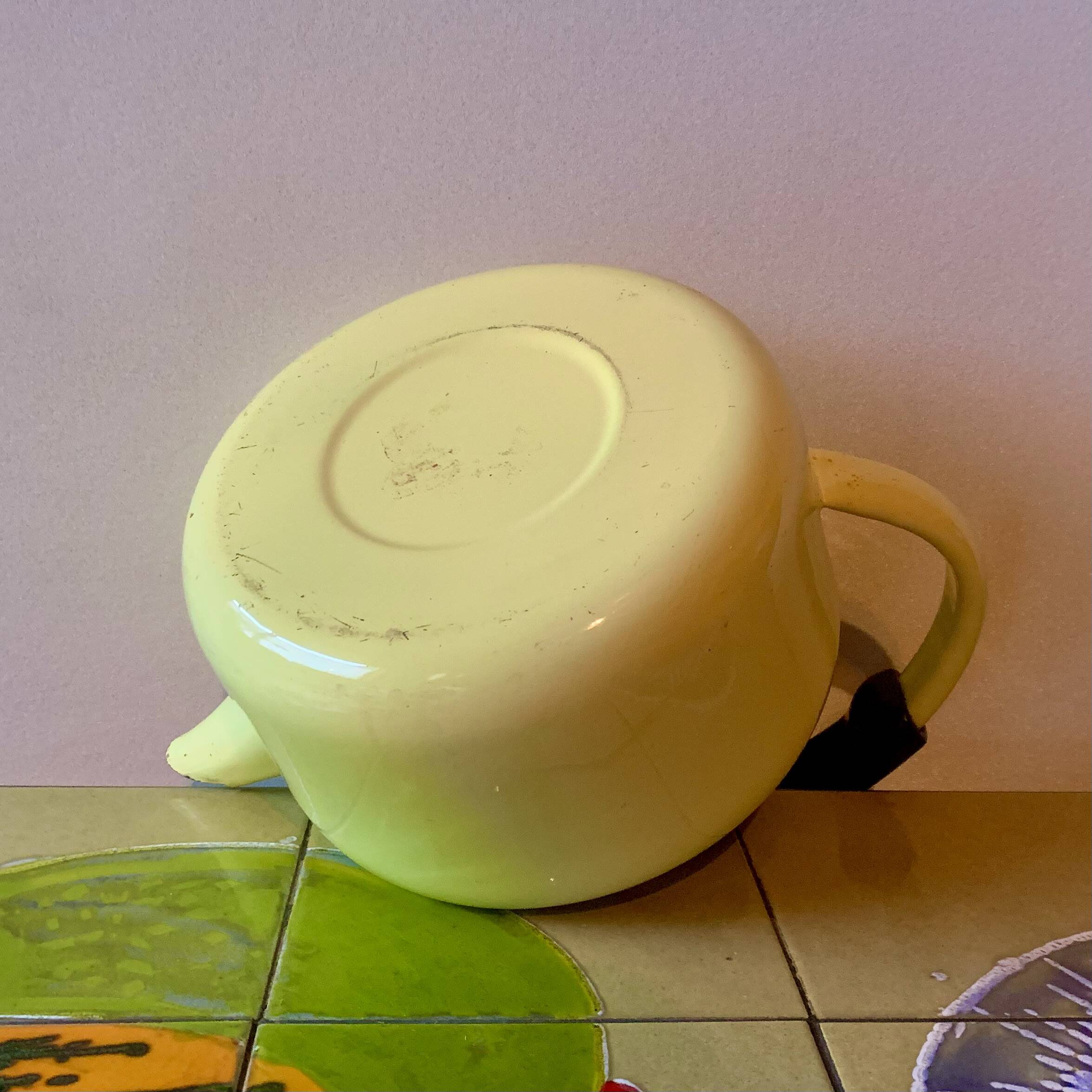 Old kettle in yellow enamelled sheet metal and Bakelite