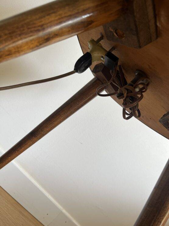 lampadaire vintage avec tablette et pied tripode