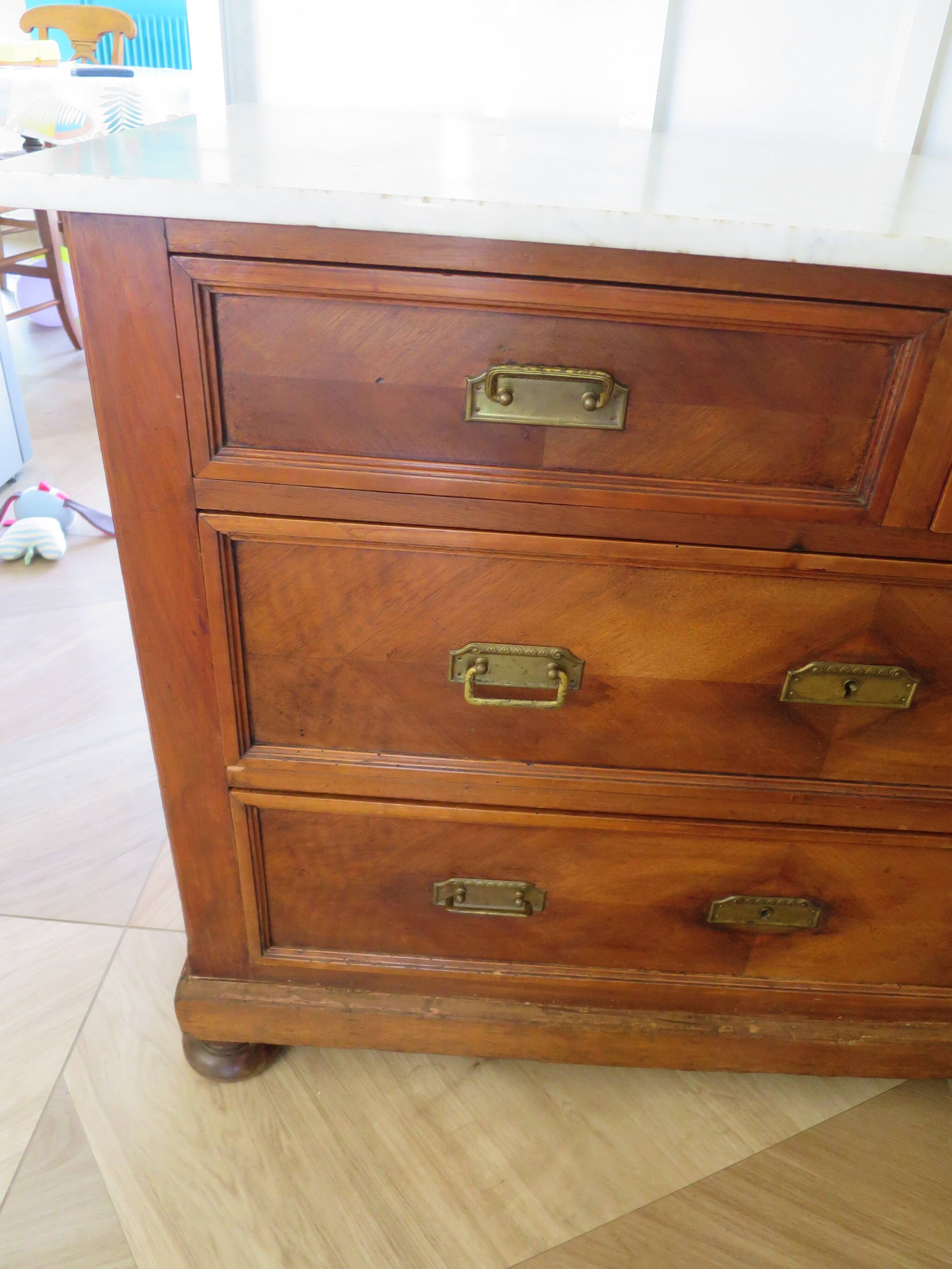 Louis Philippe style chest of drawers with 4 drawers in solid walnut and marble, 1900-1950.