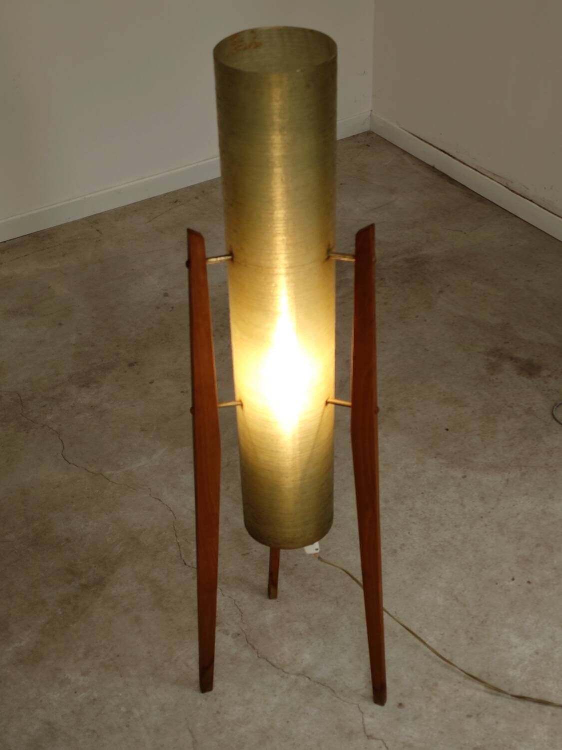Rocket green floor lamp by Novoplast fiber and wood 1960
