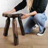 Tabouret tripode brutaliste