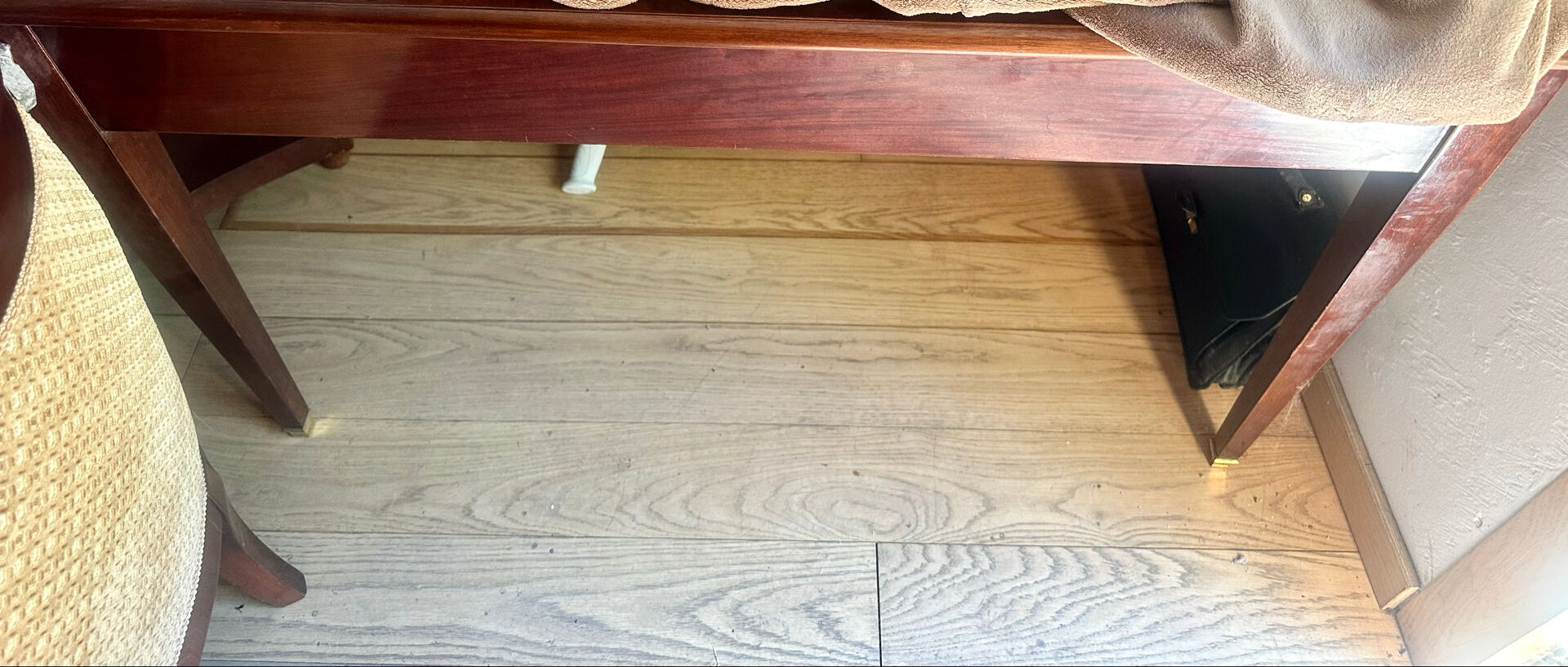 Flat desk in solid mahogany from the 19th century.