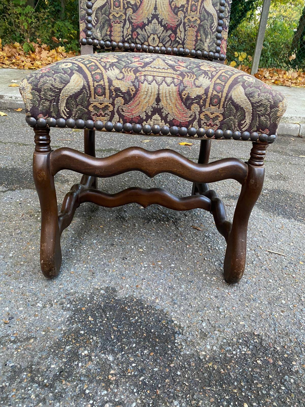 Vintage Louis XIII chair in solid wood and ecru fabric