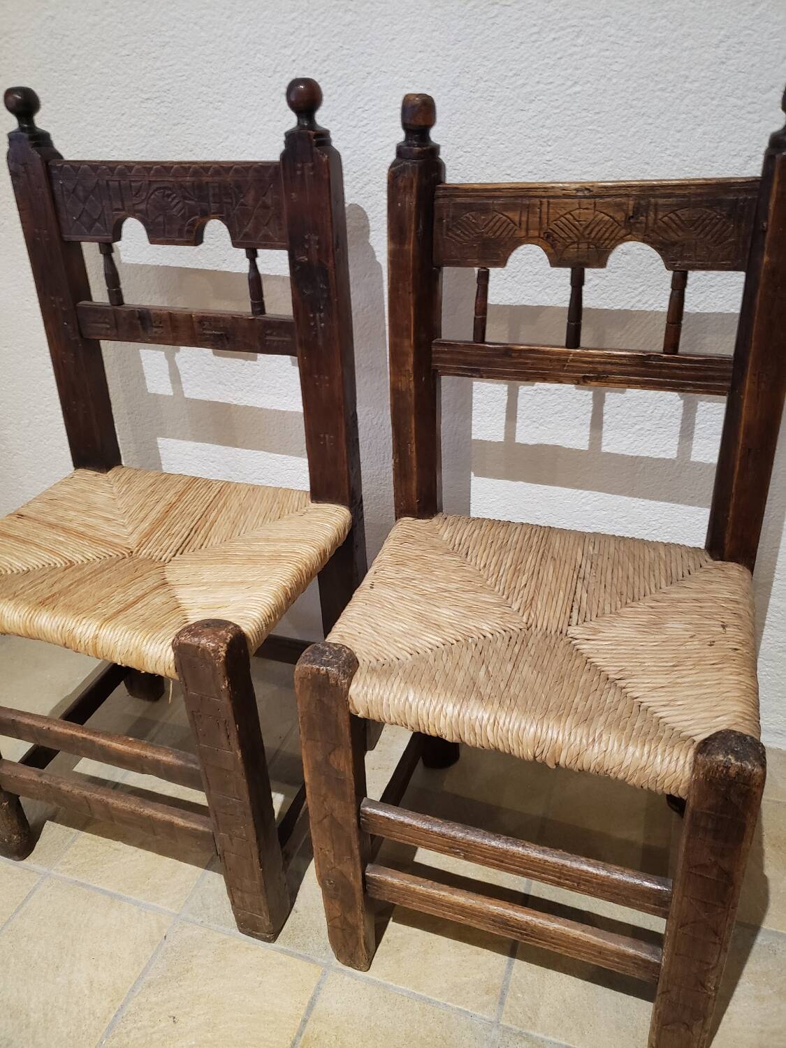 Pair of rustic chairs from the 19th century.