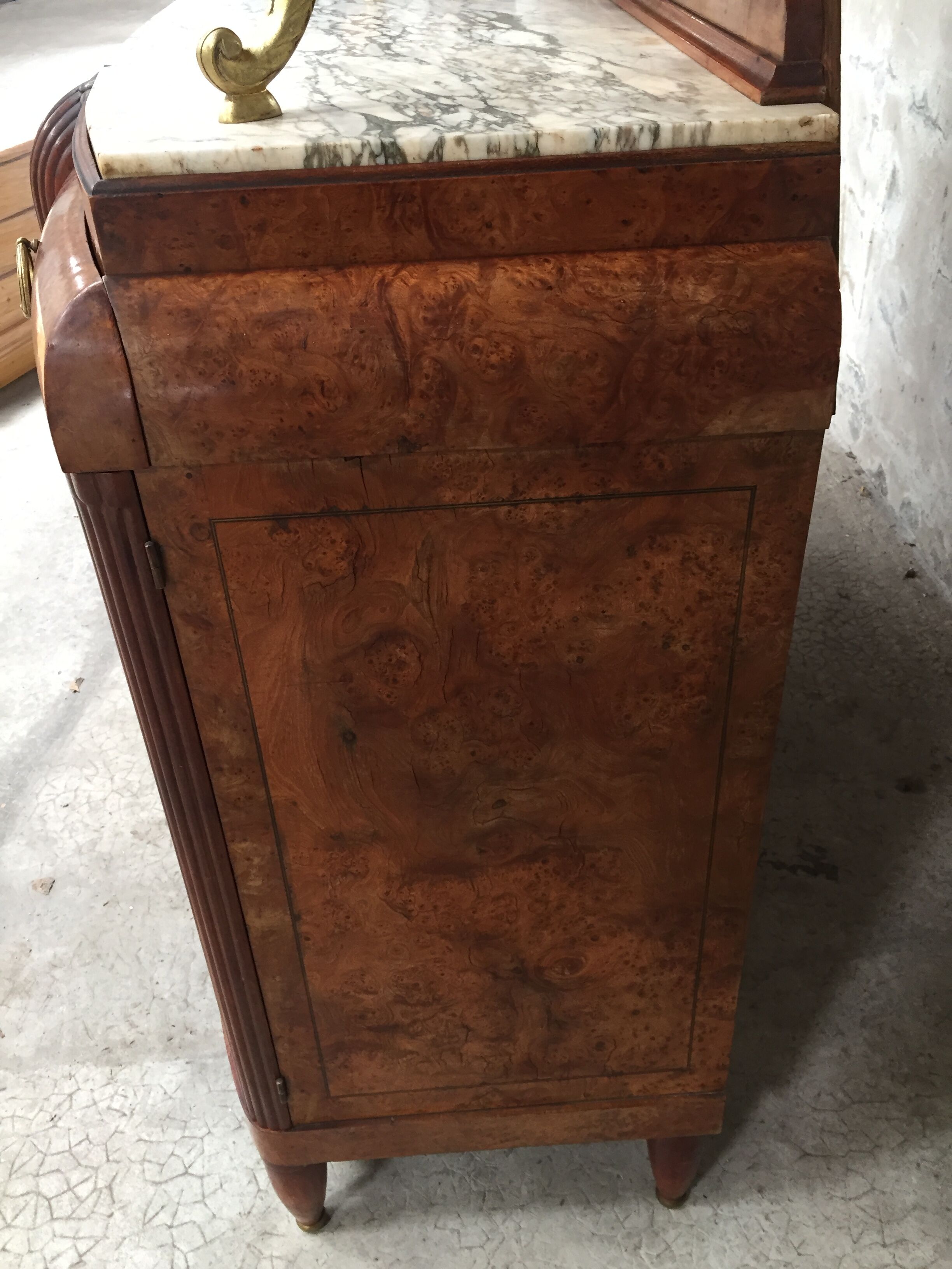 Meuble d'ébéniste art déco en loupe d'orme et bronze