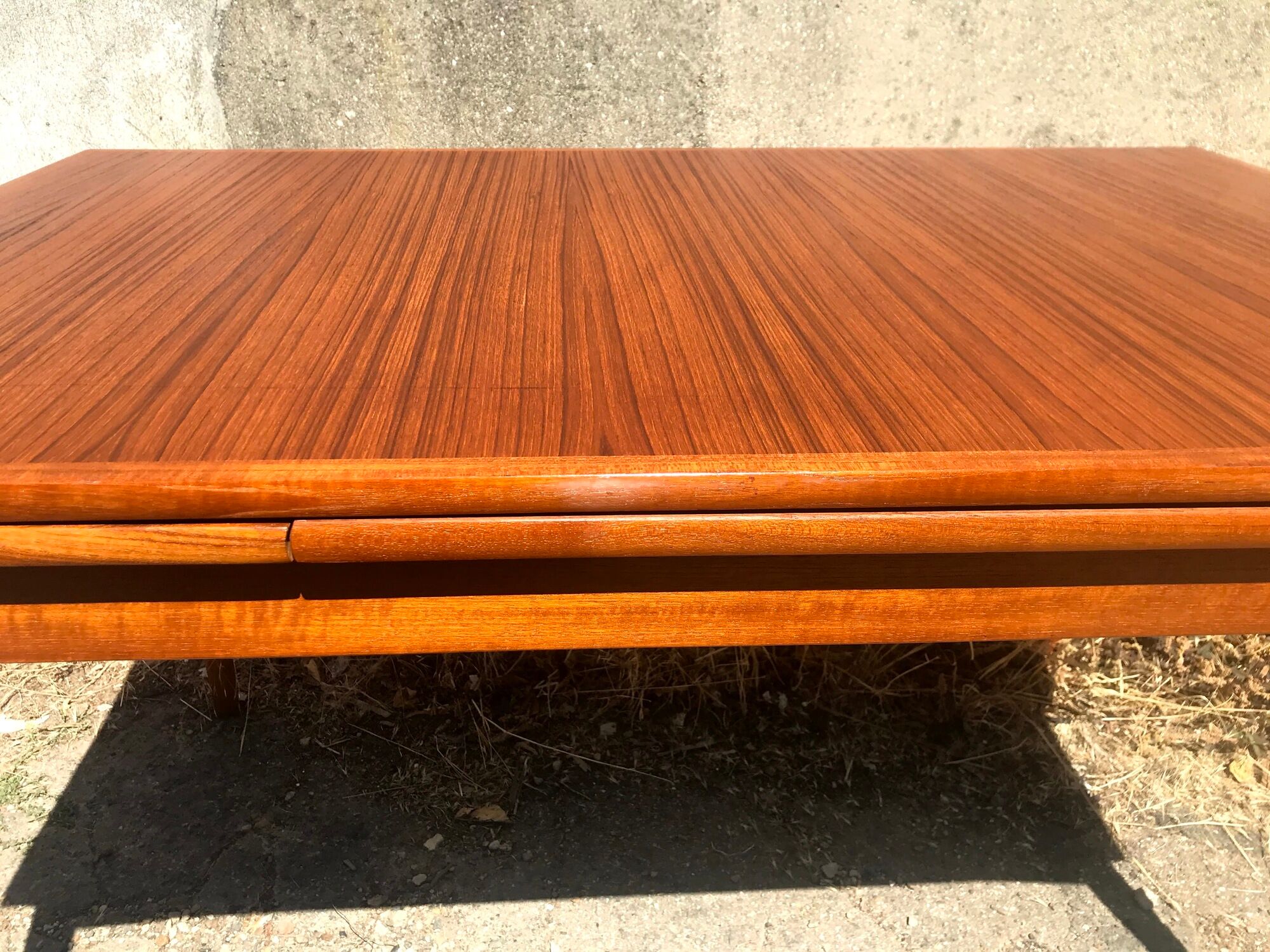 Extendable dining table with vintage 60s teak extensions
