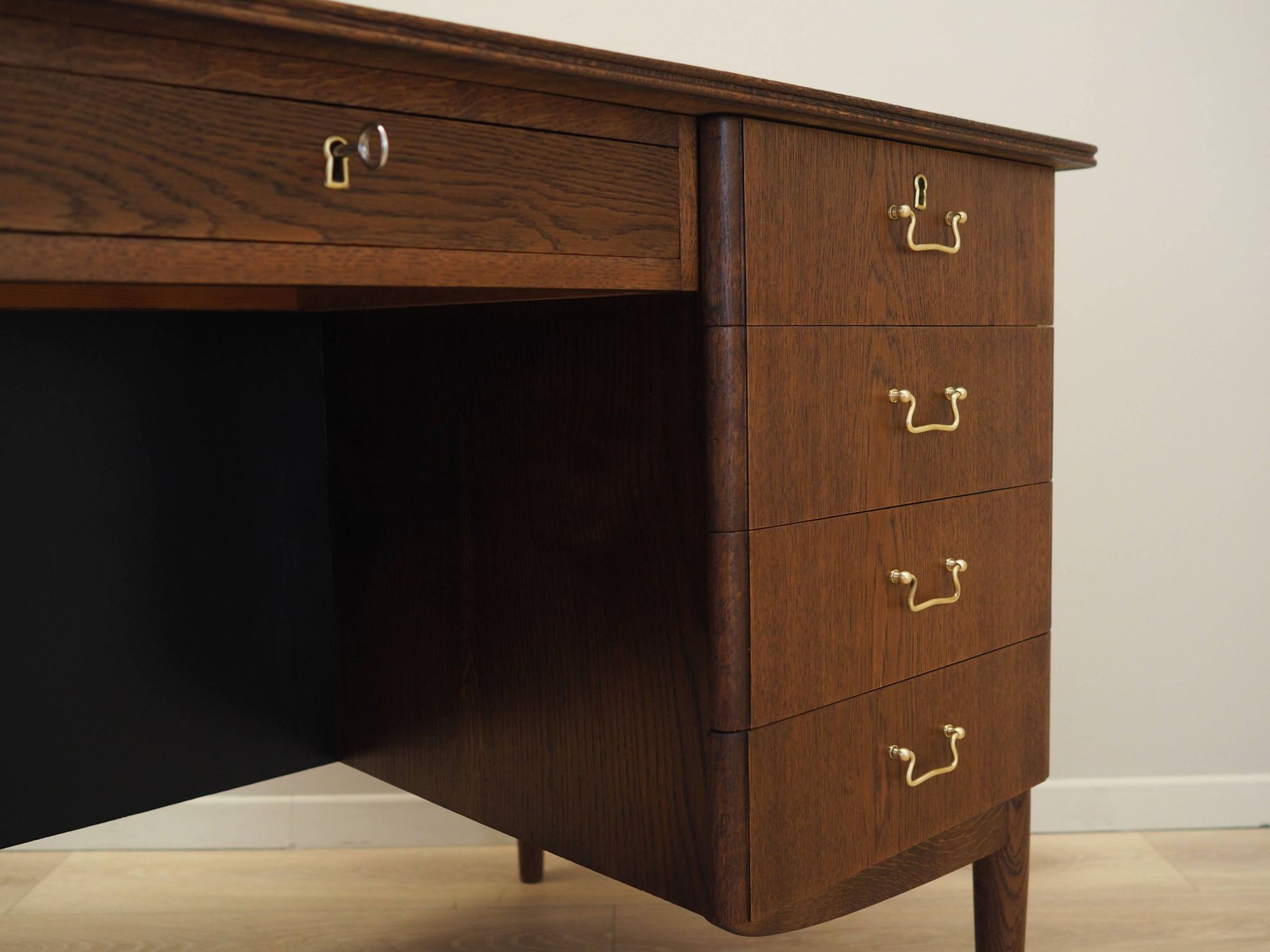 Oak desk, Danish design, 1970s, production: Denmark