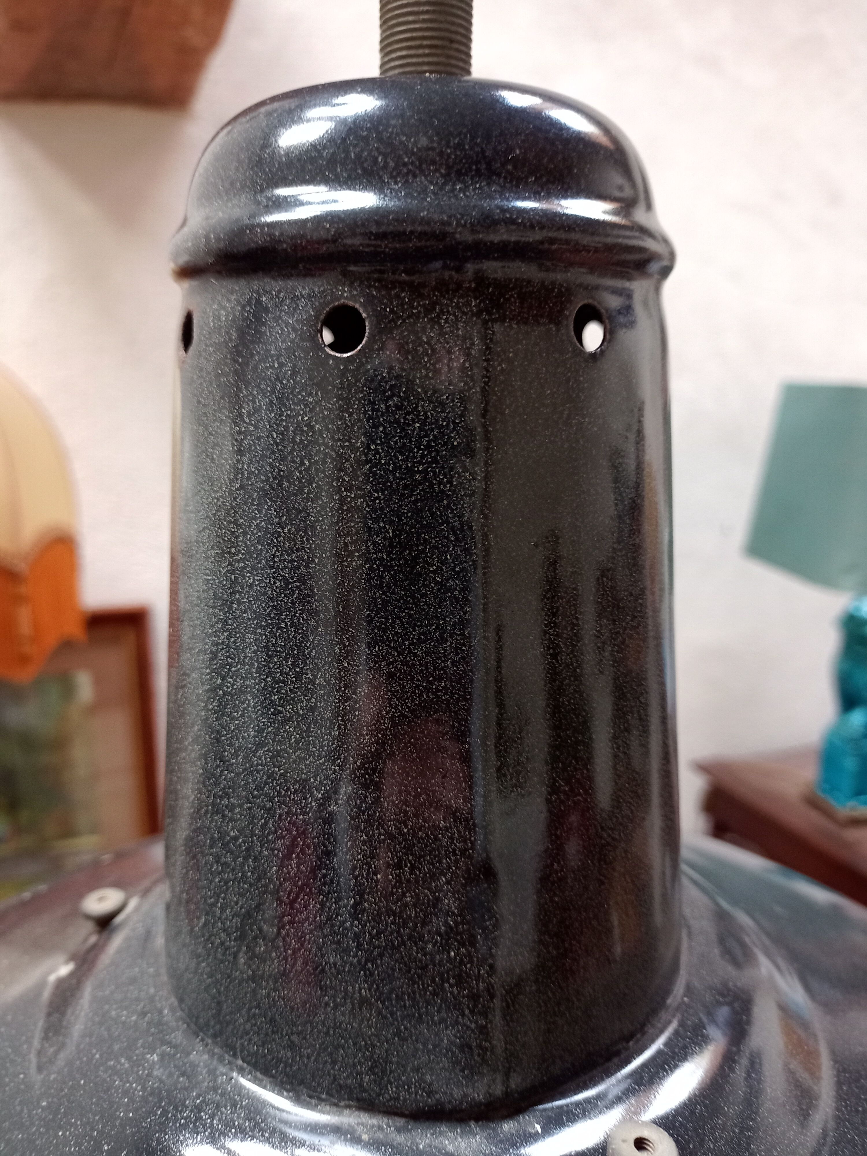 Industrial suspension in anthracite grey enamelled sheet metal