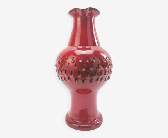Vase pichet émaillé rouge effet peau de fraise