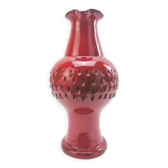 Vase/pitcher enamelled red strawberry skin effect.