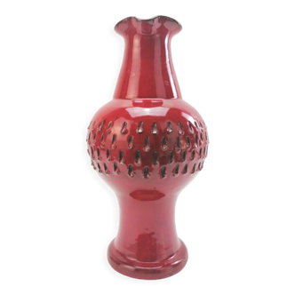 Vase pichet émaillé rouge effet peau de fraise