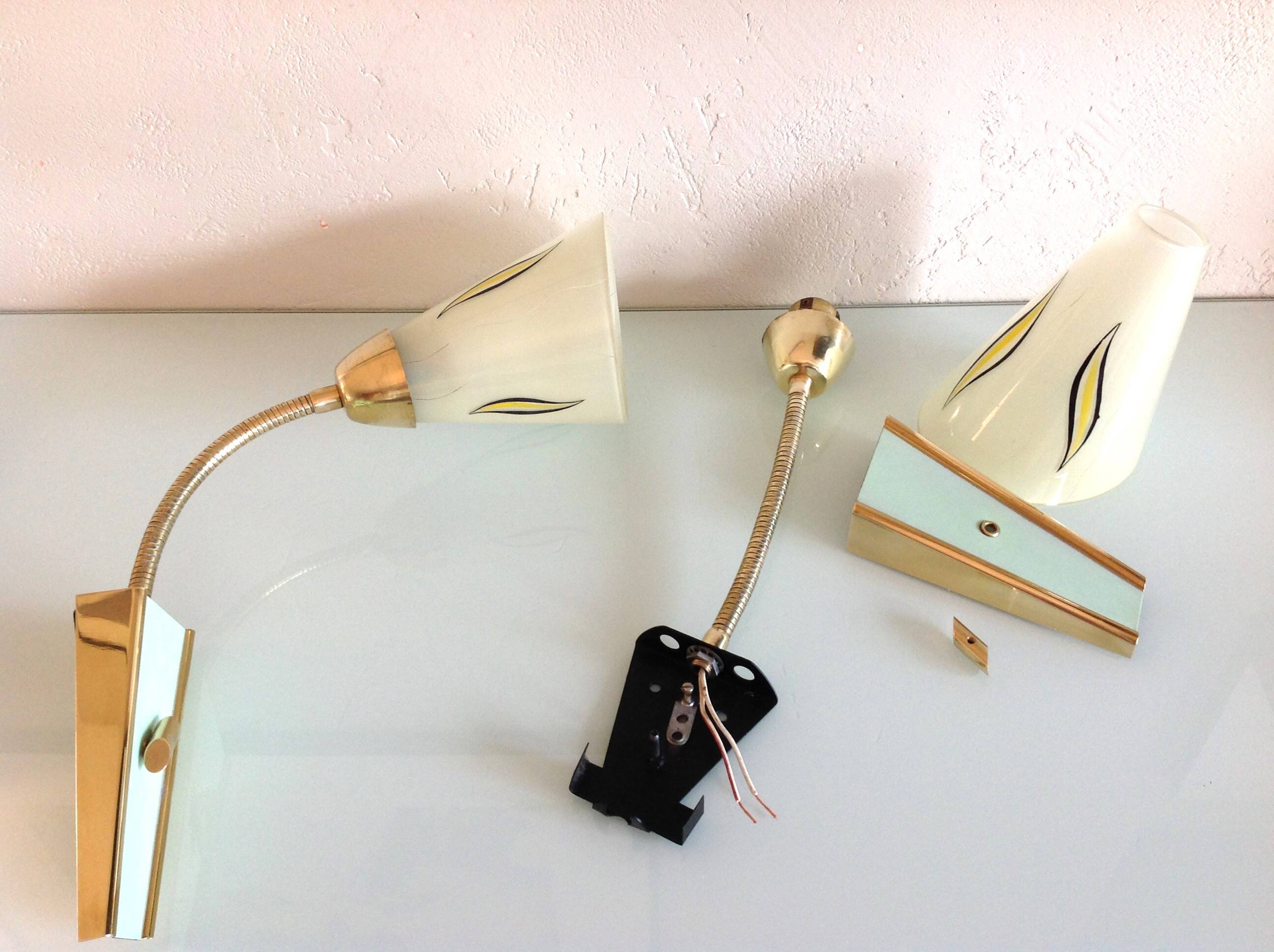 Paire d'appliques  en laiton et verre cornet / vintage années 50-60