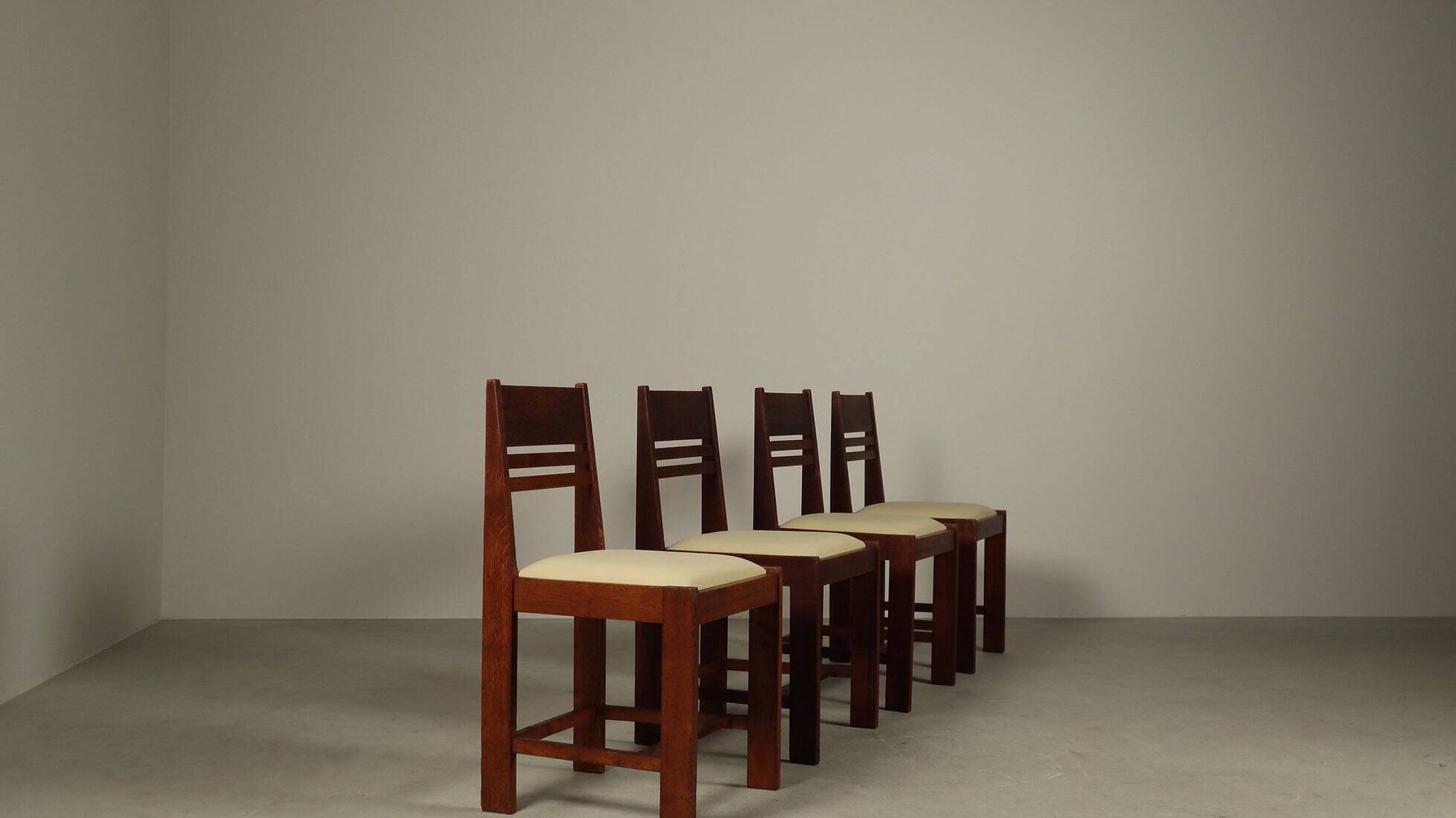 Set of 4 Dutch Hague School oak dining chairs, 1925-1935