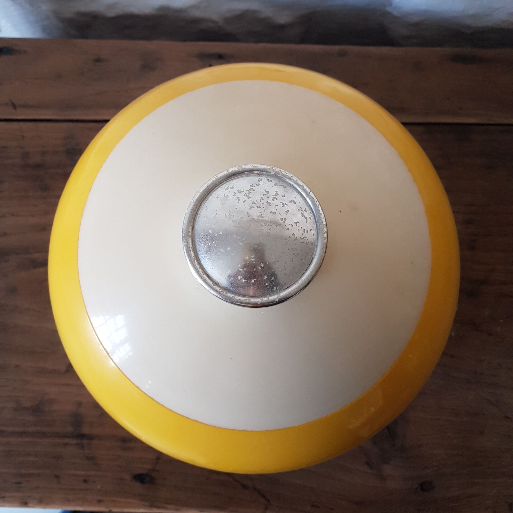 Bucket has ice cube 1970 yellow and white