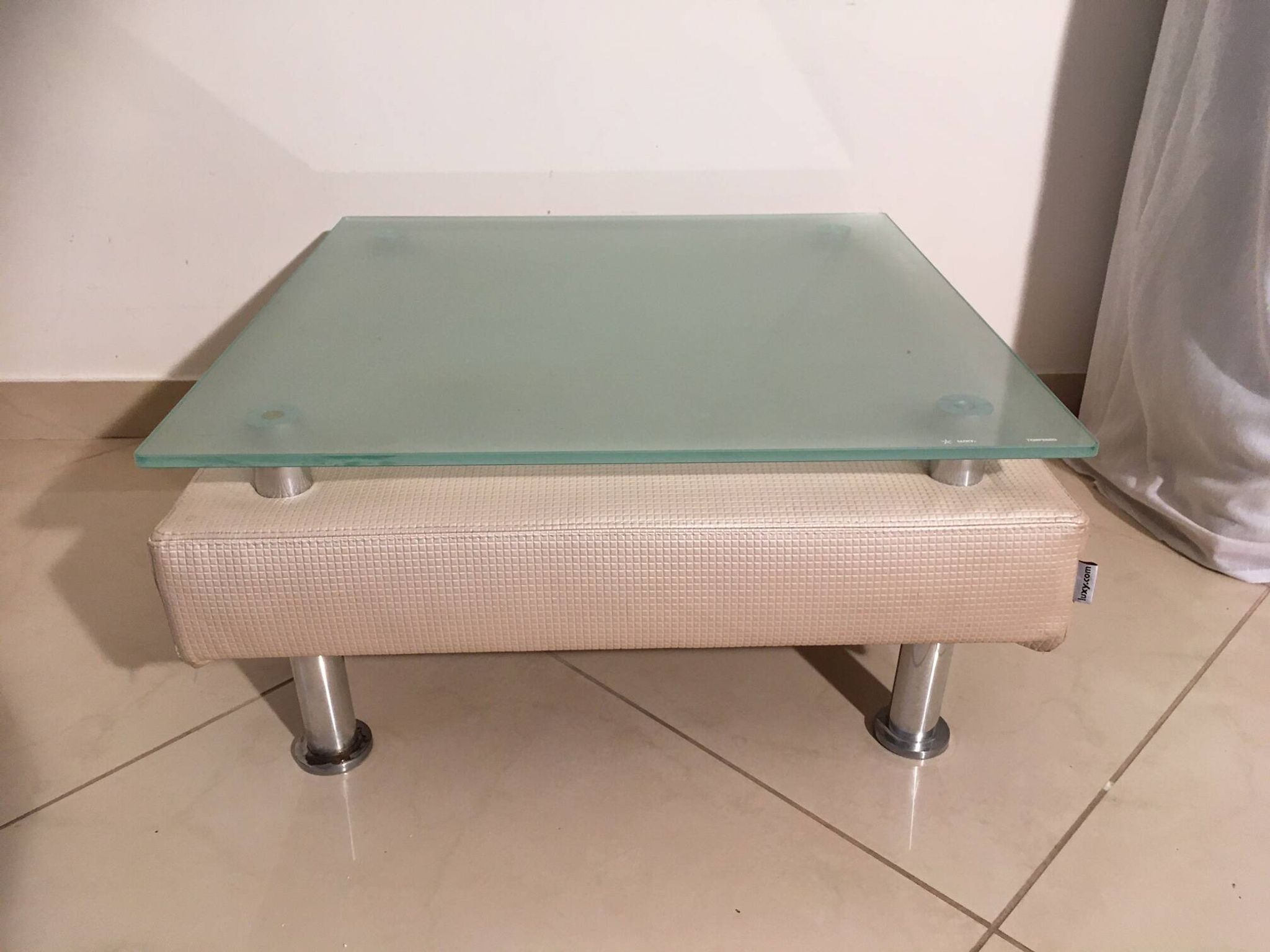 Table basse contemporaine éditée par Luxy (Italie)