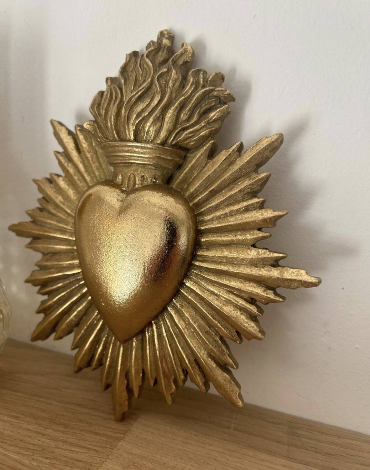 Golden ex-voto mural