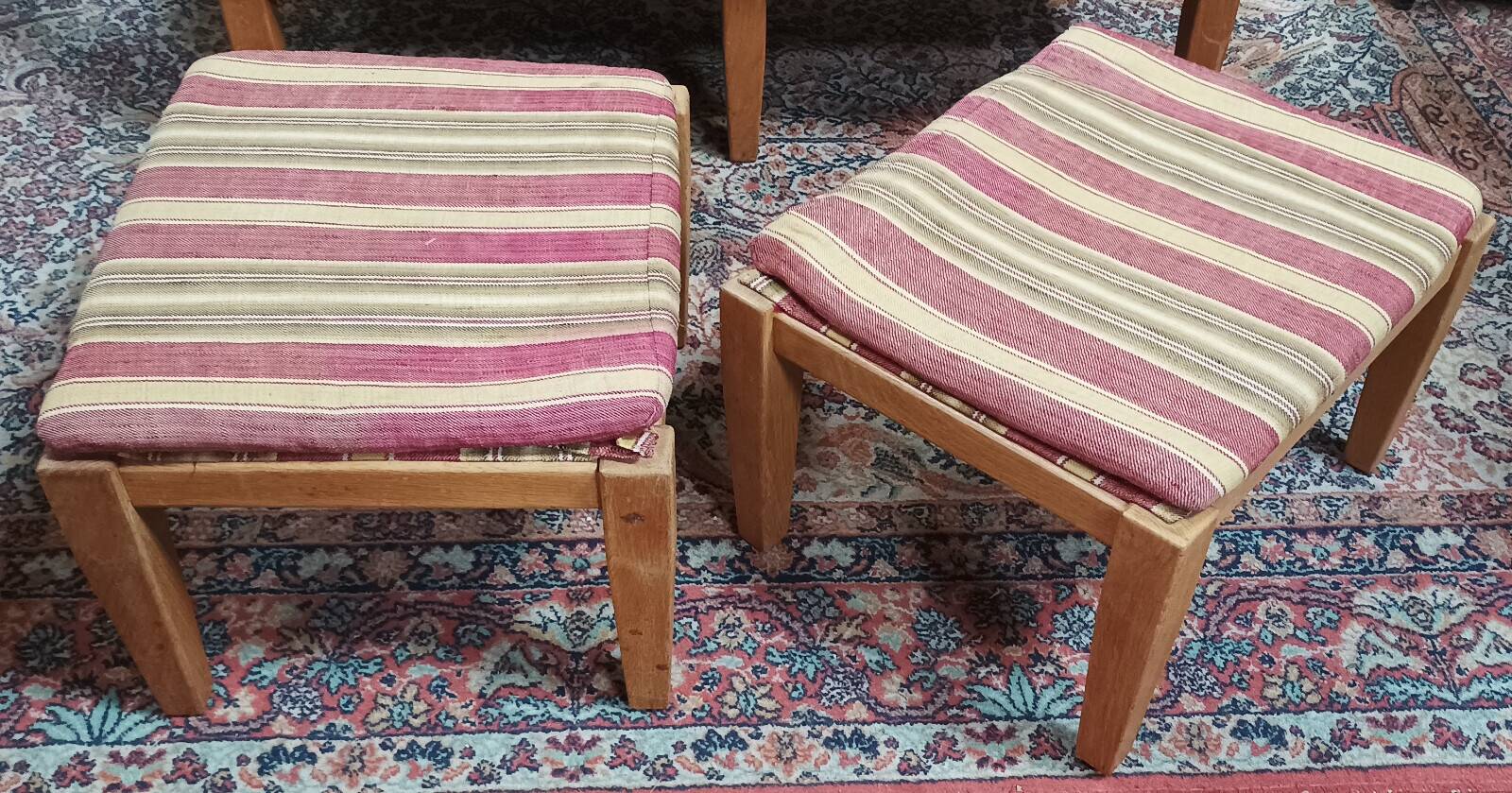 Banquette vintage 2 places et repose-pieds en chêne