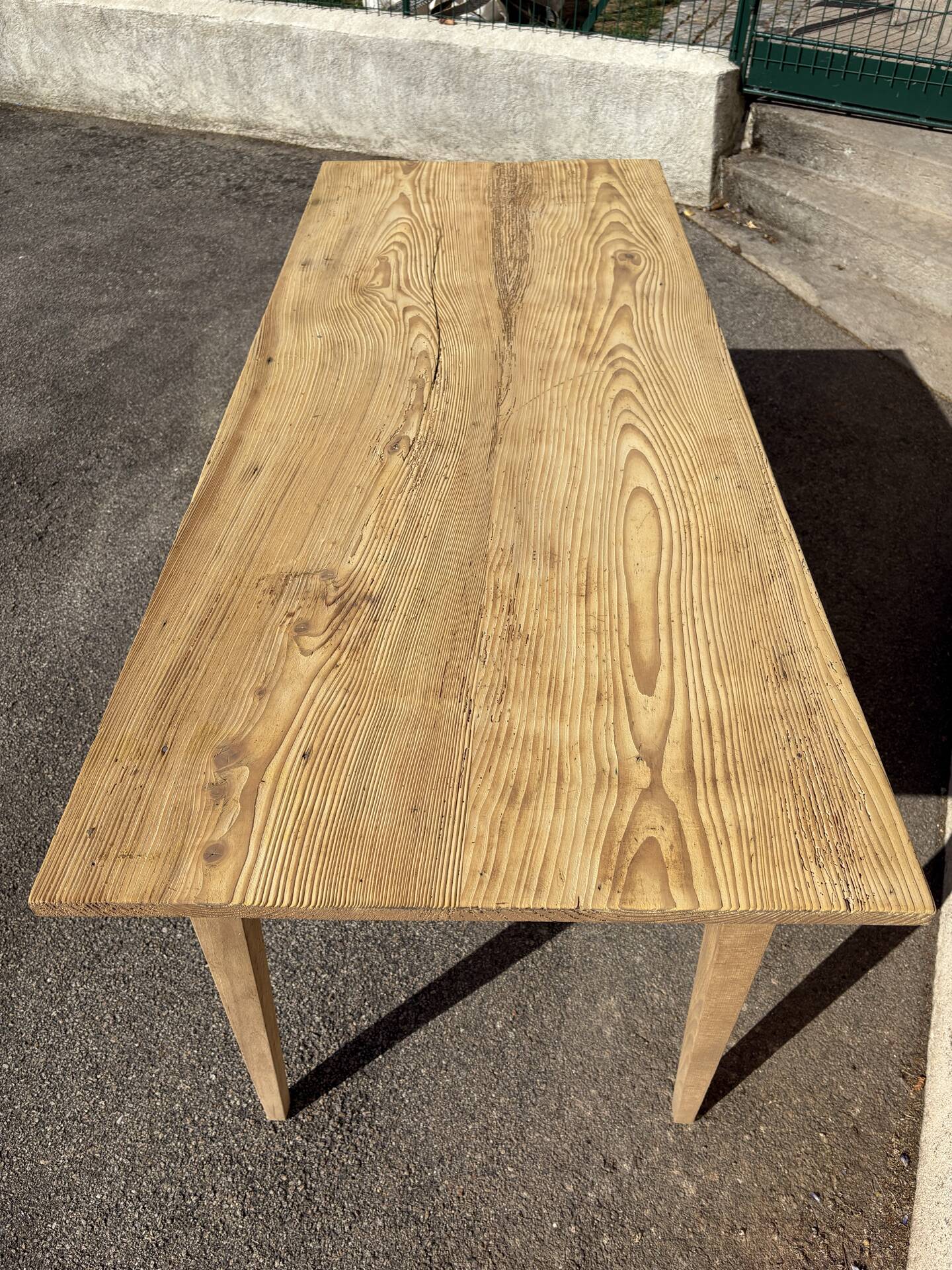 Table bistrot brute 
