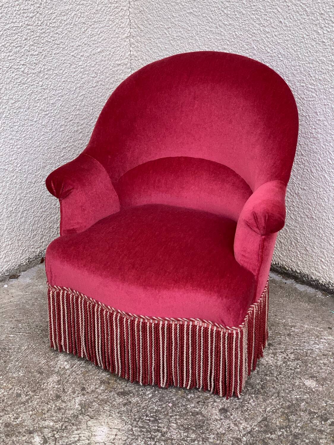 Old raspberry velvet toad armchair