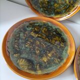 Set of 4 flamed enamel plates in green and amber from the 60s-70s.