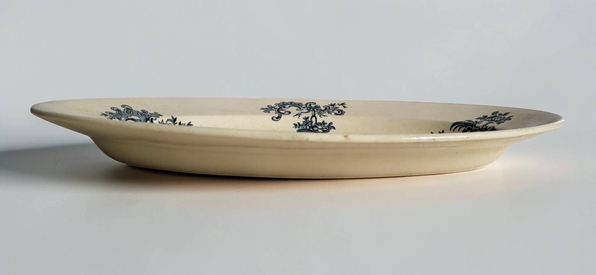 Plat ovale en faïence Boch BFK modèle Régent