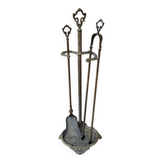 Accessoires de cheminée et son support en bronze