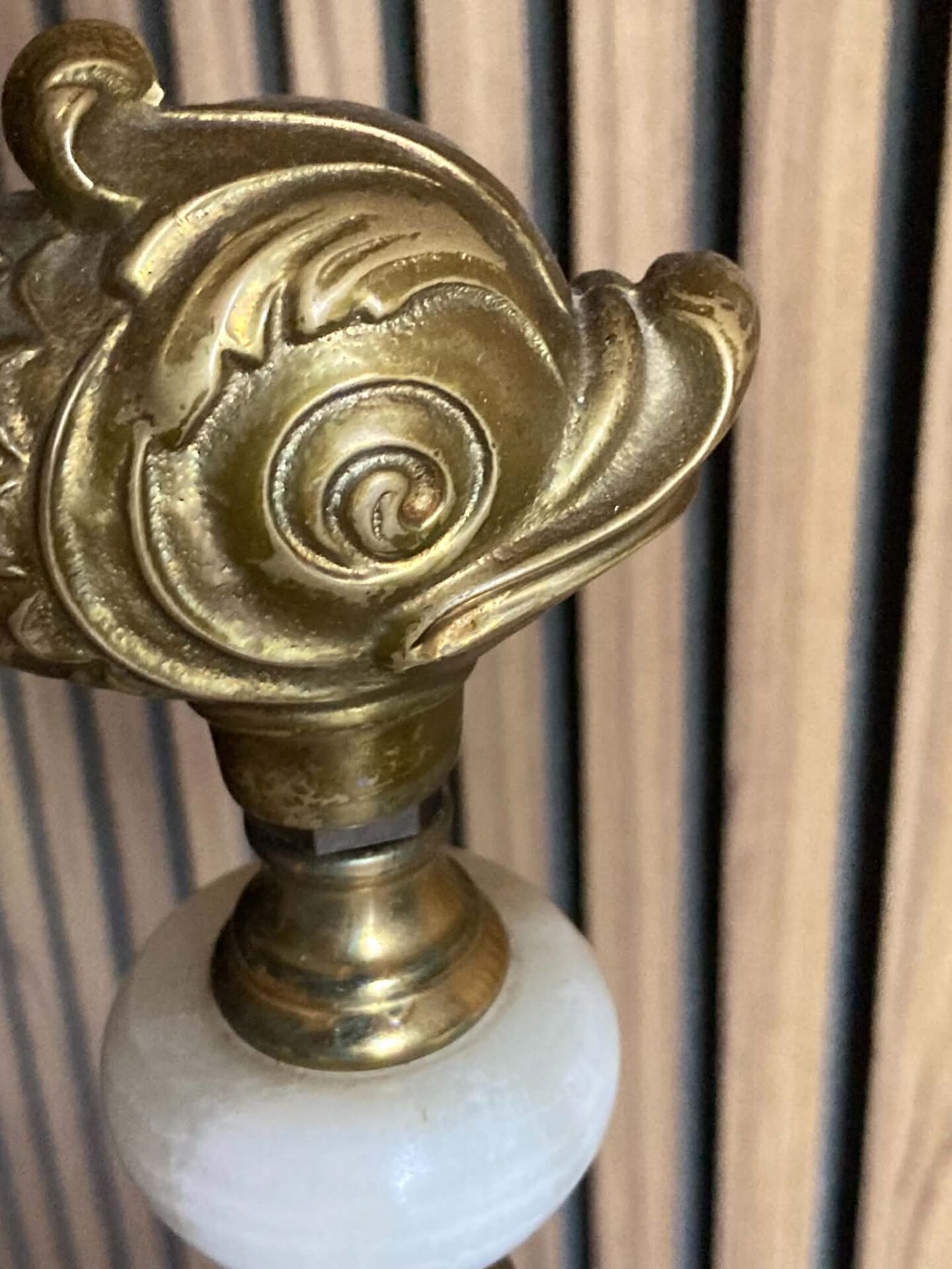 Lampadaire candélabre néo-classique en laiton doré et onyx — Style Flo