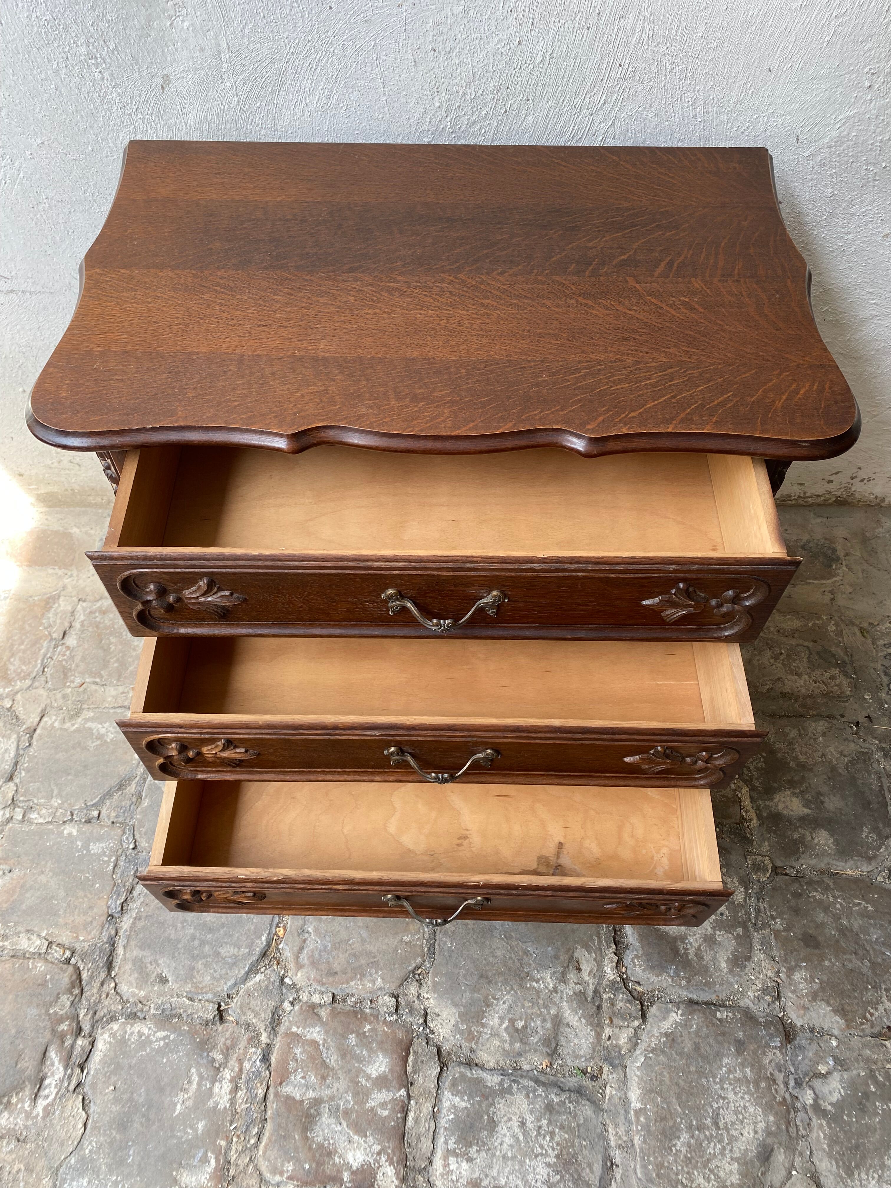 20th century chest of drawers with 3 solid oak drawers in Louis XV style