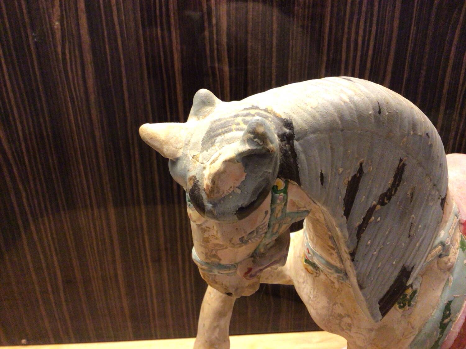 Cheval décoratif en terre cuite
