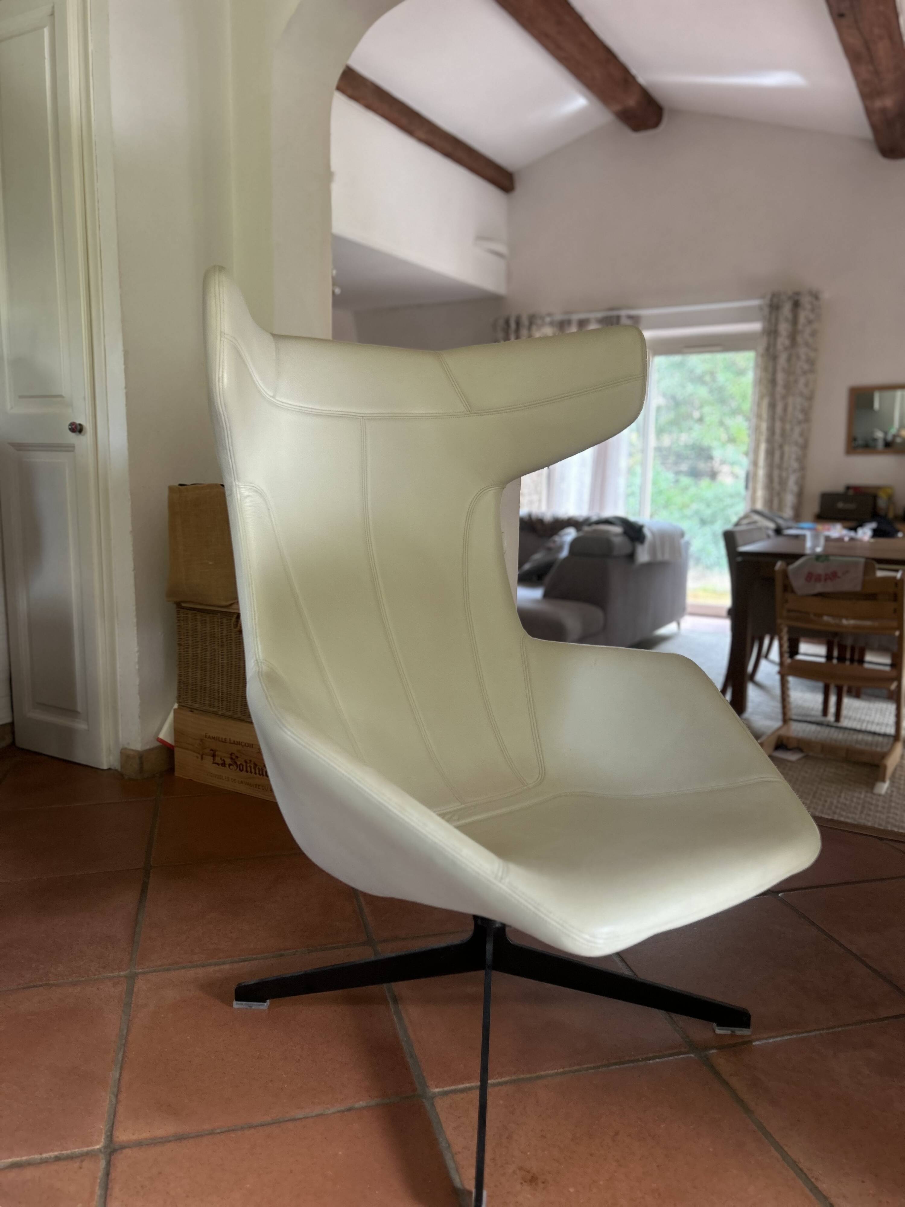 Moroso lounge chair “Take a Line” – Alfredo Häberli (Italy)