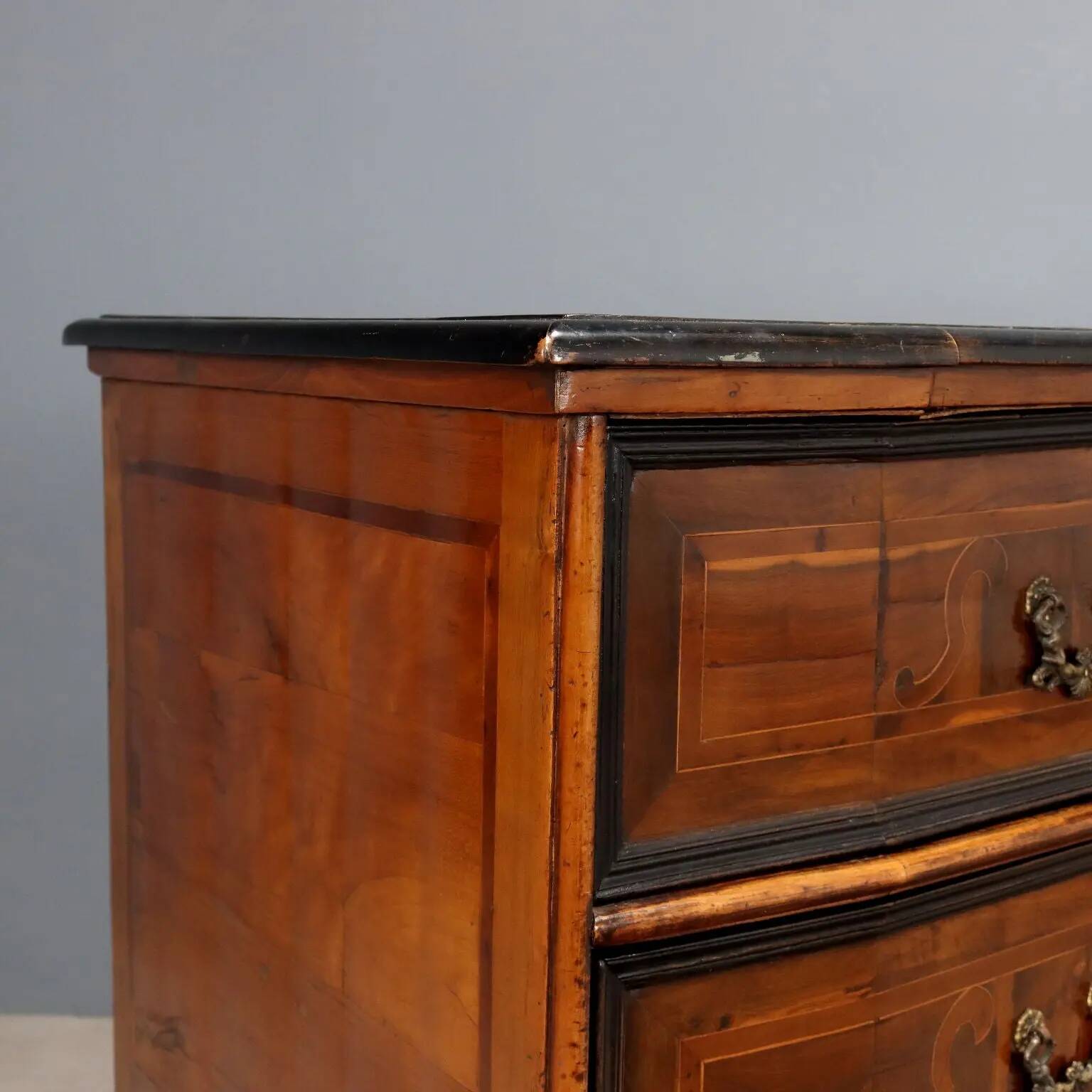 Antique Baroque commode with 3 drawers, Italy, 18th century.
