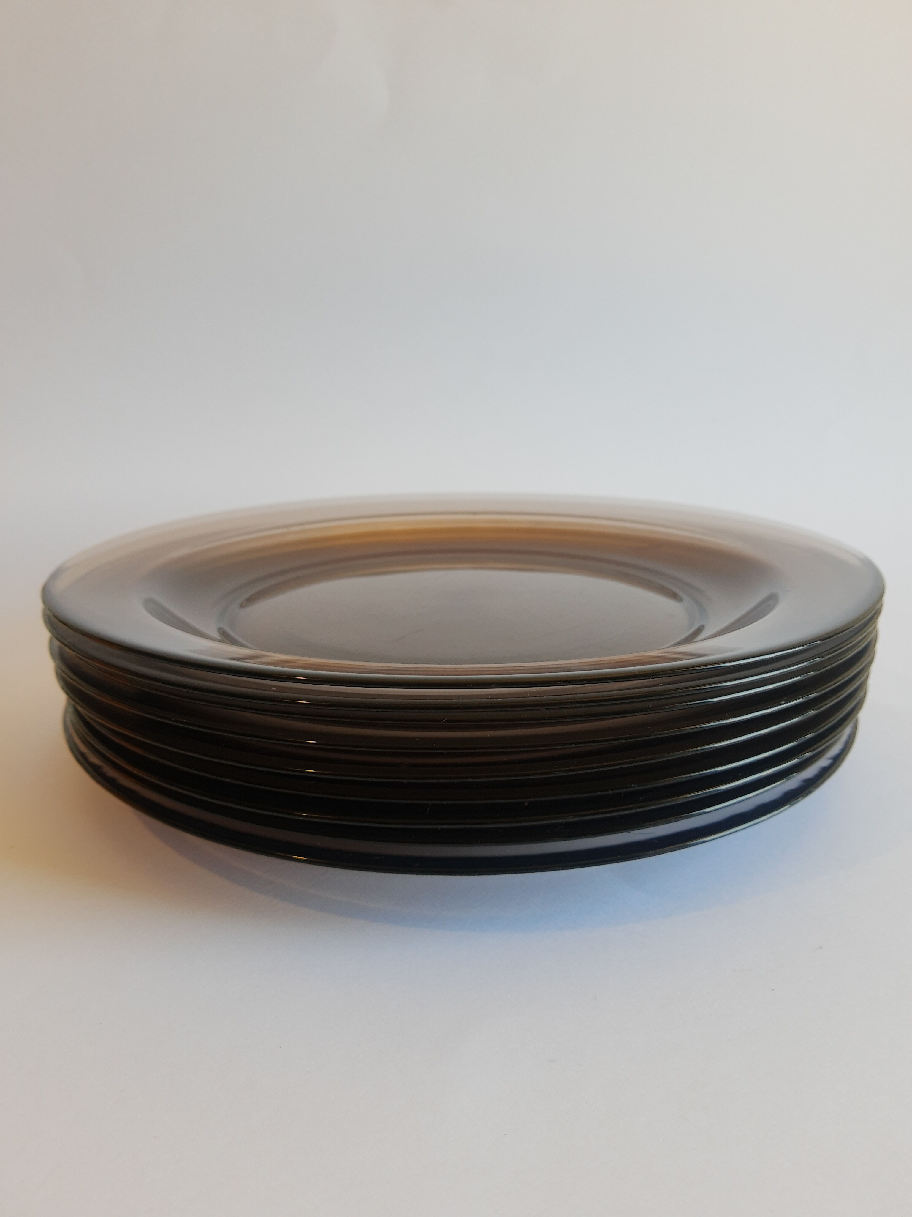 Set of 9 flat plates in smoked glass Arcoroc France 70s vintage