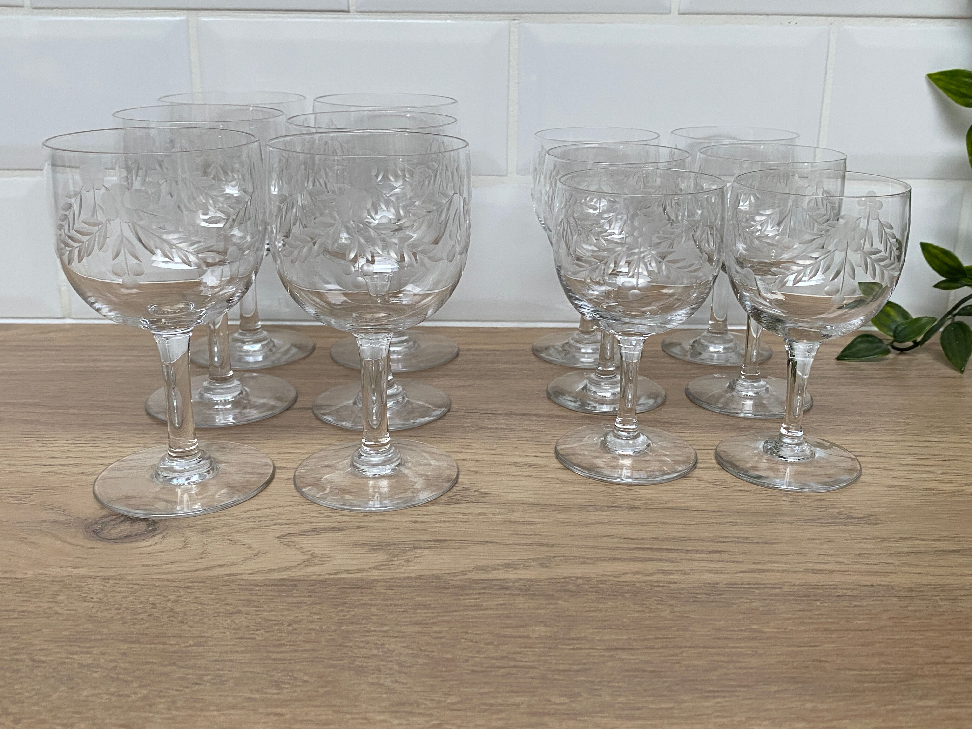 Set of 6 engraved balloon wine glasses