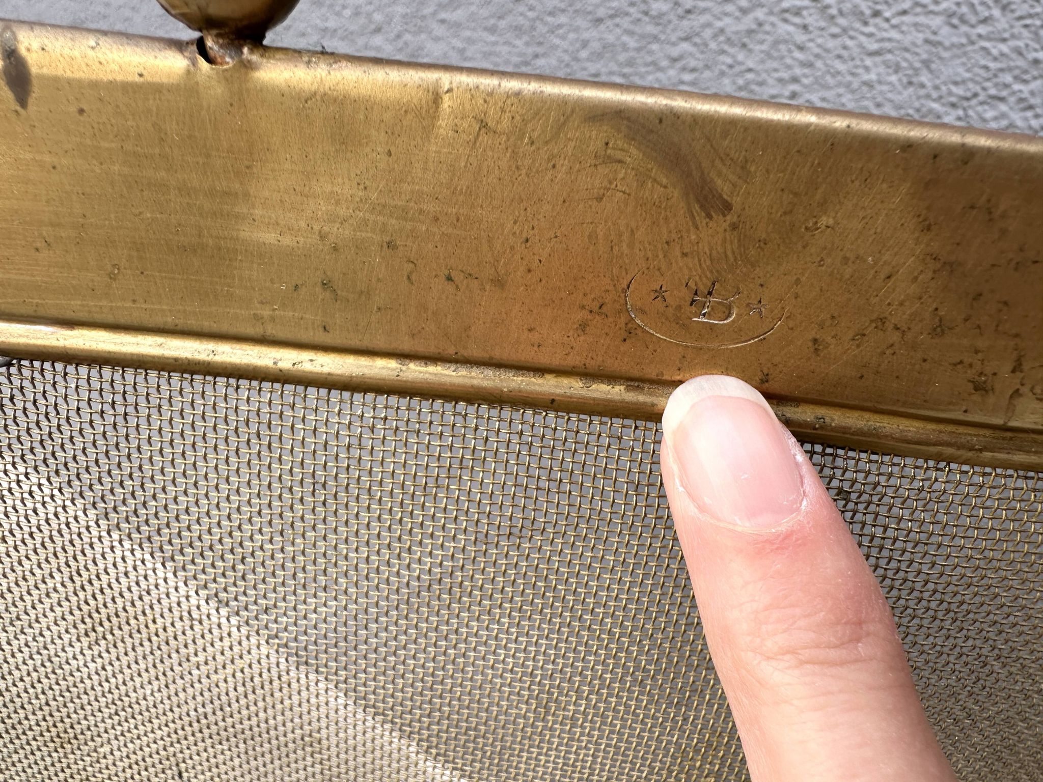 Antique brass fireplace screen from the 19th century by Bouhon Frères.