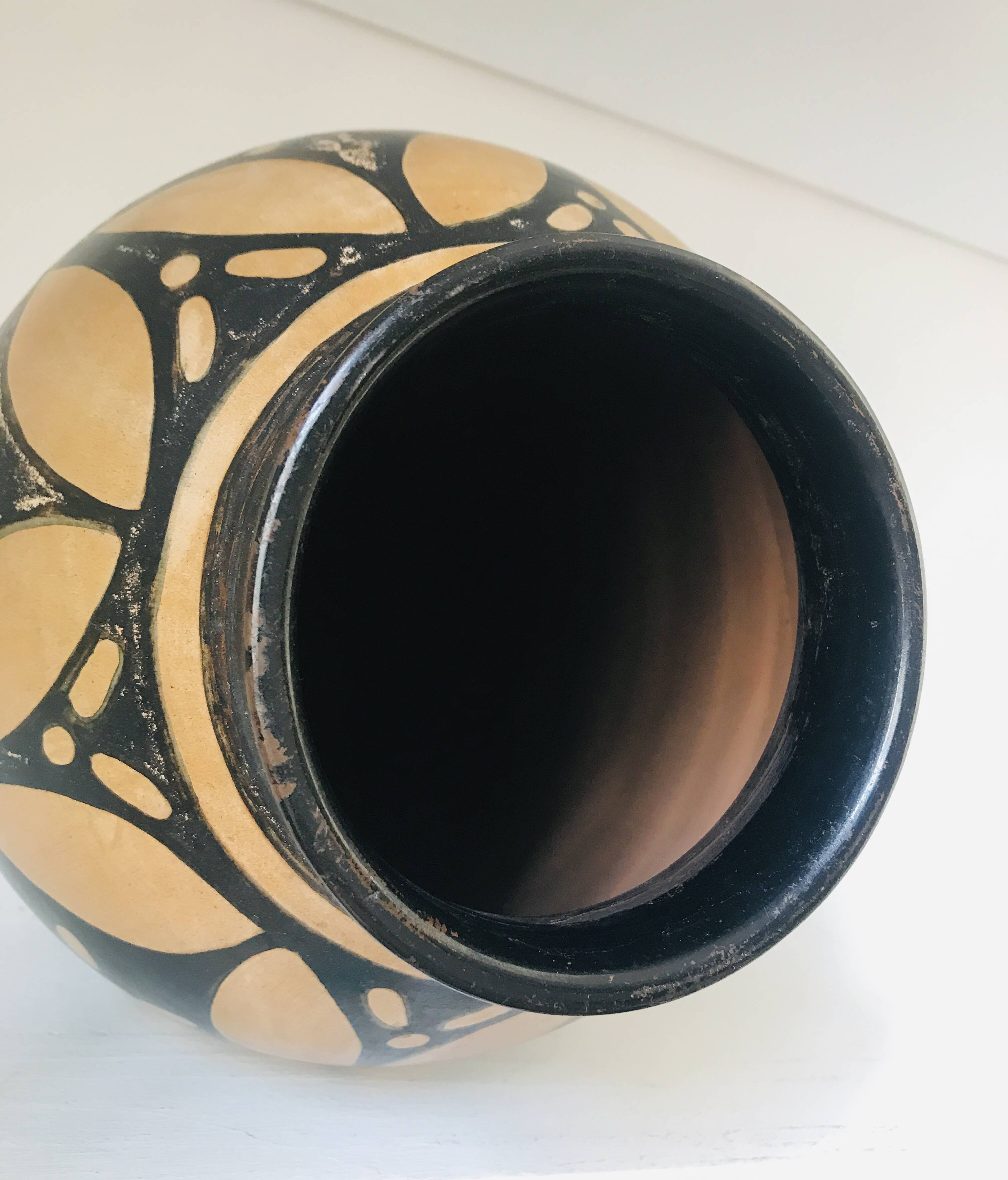 Peruvian craft terracotta vase