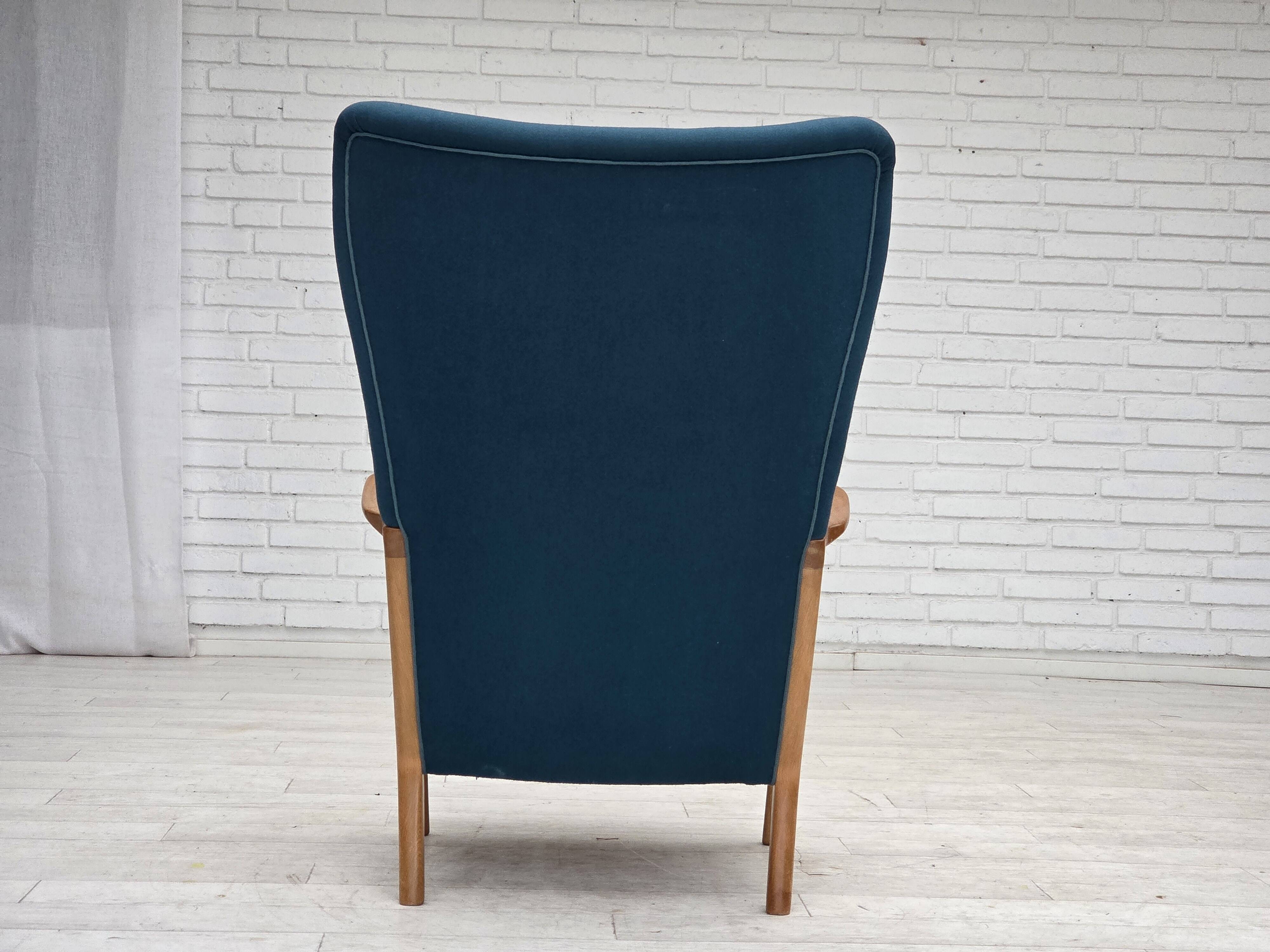 Fauteuil danois des années 1970 par Fritz Hansen, en laine de mobilier, bois de hêtre.