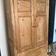 Armoire en bois brut massif