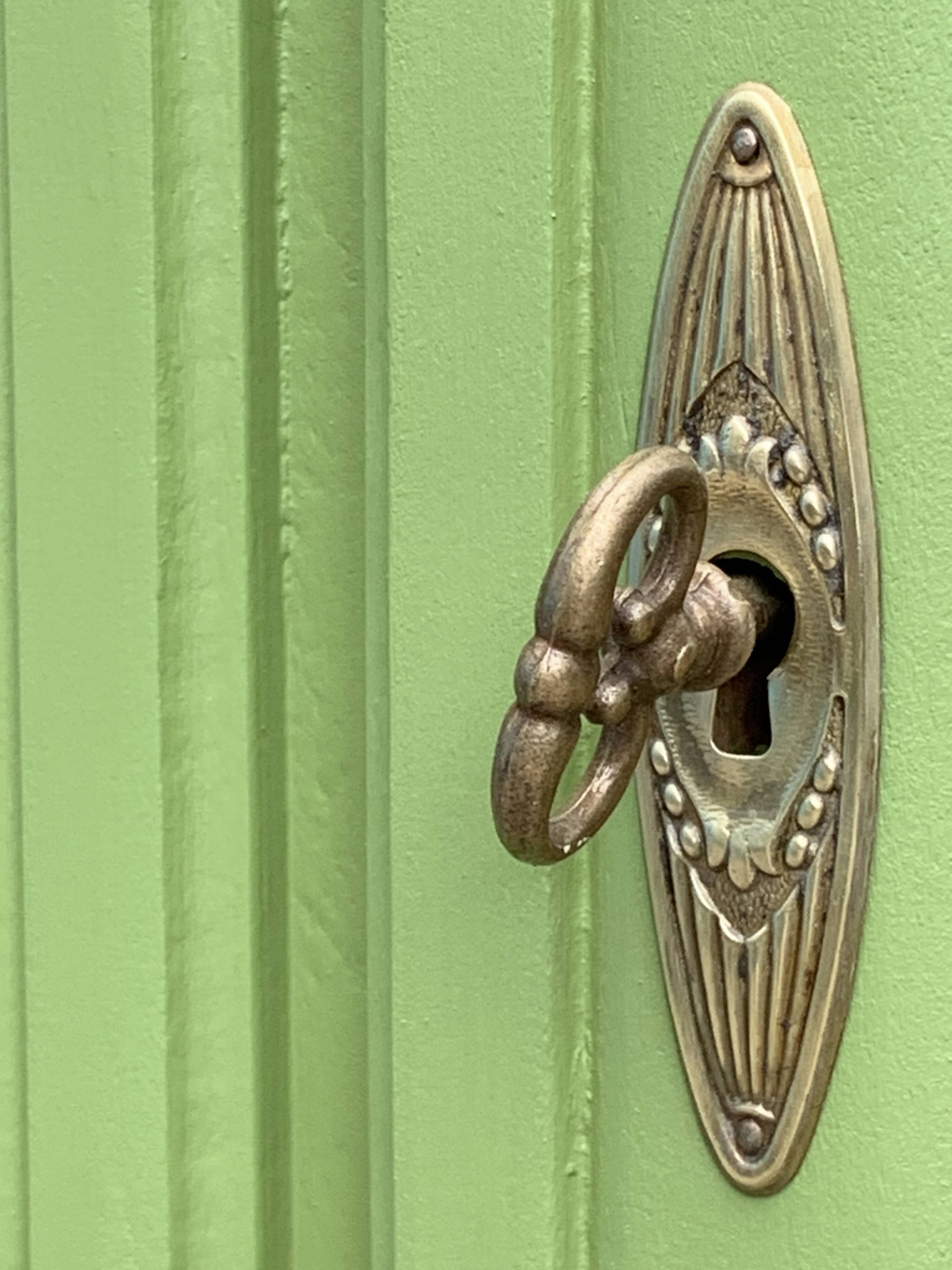 Armoire parisienne vitrée art déco 1930 kaki