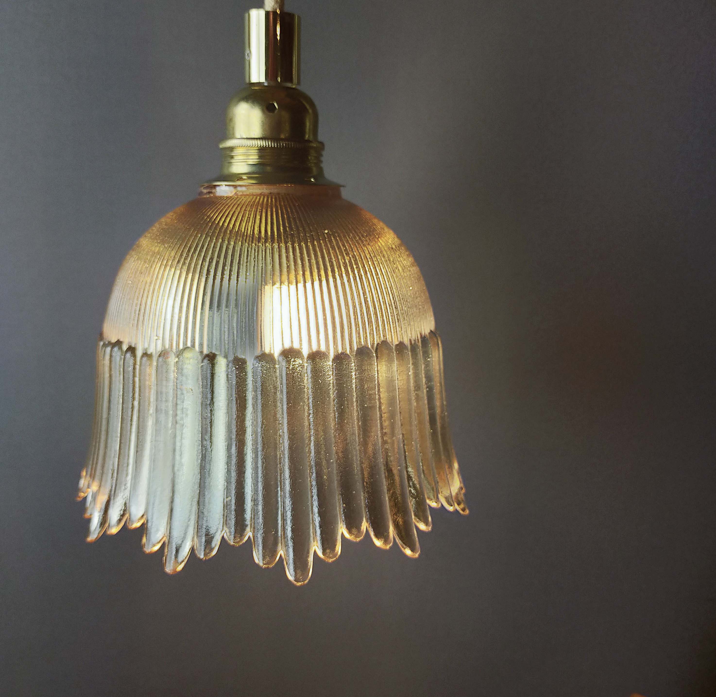 Gold glass suspension